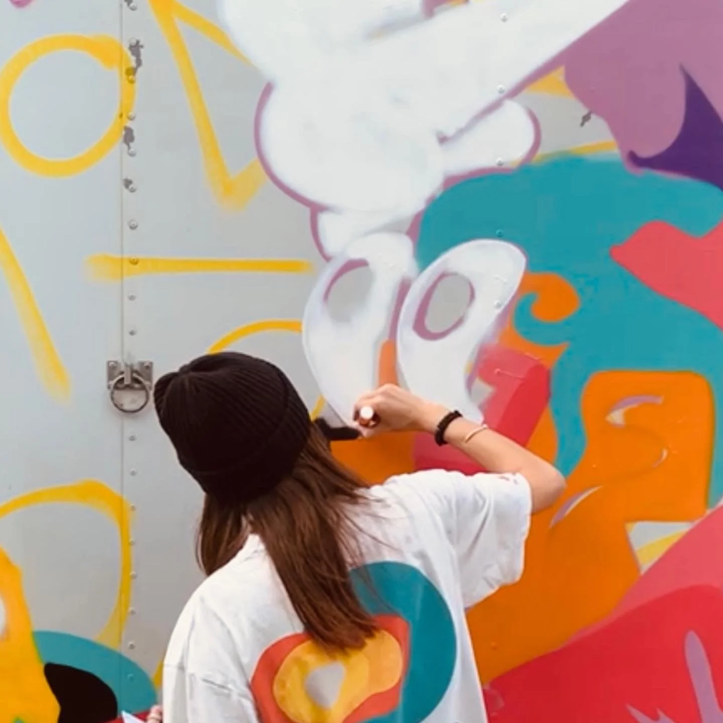 Spray painting process of Nic Mac Illustration