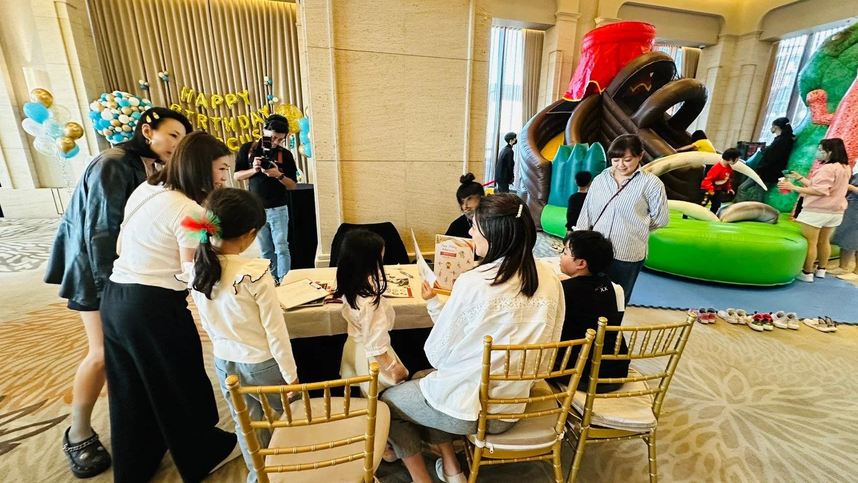 LINE_ALBUM_20241201 Marcus生日派對_250223_6.jpg