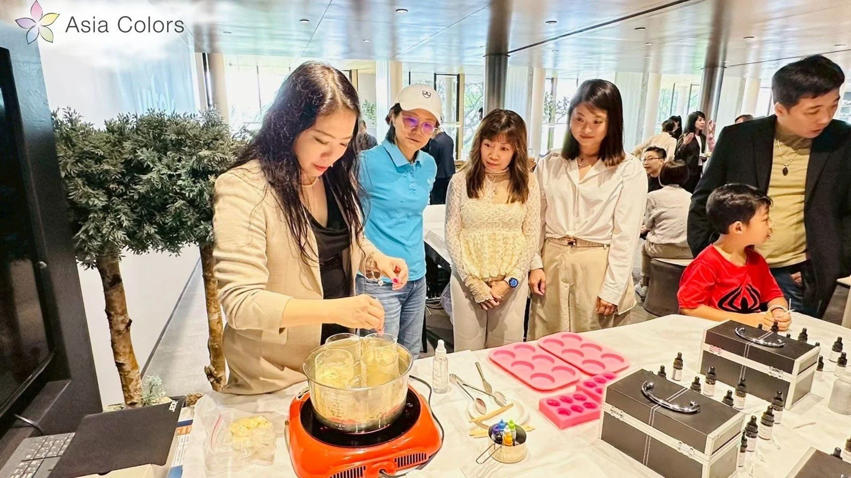 LINE_ALBUM_20250427新竹場-生成式AI馬卡龍手工工作坊_250728_7.jpg