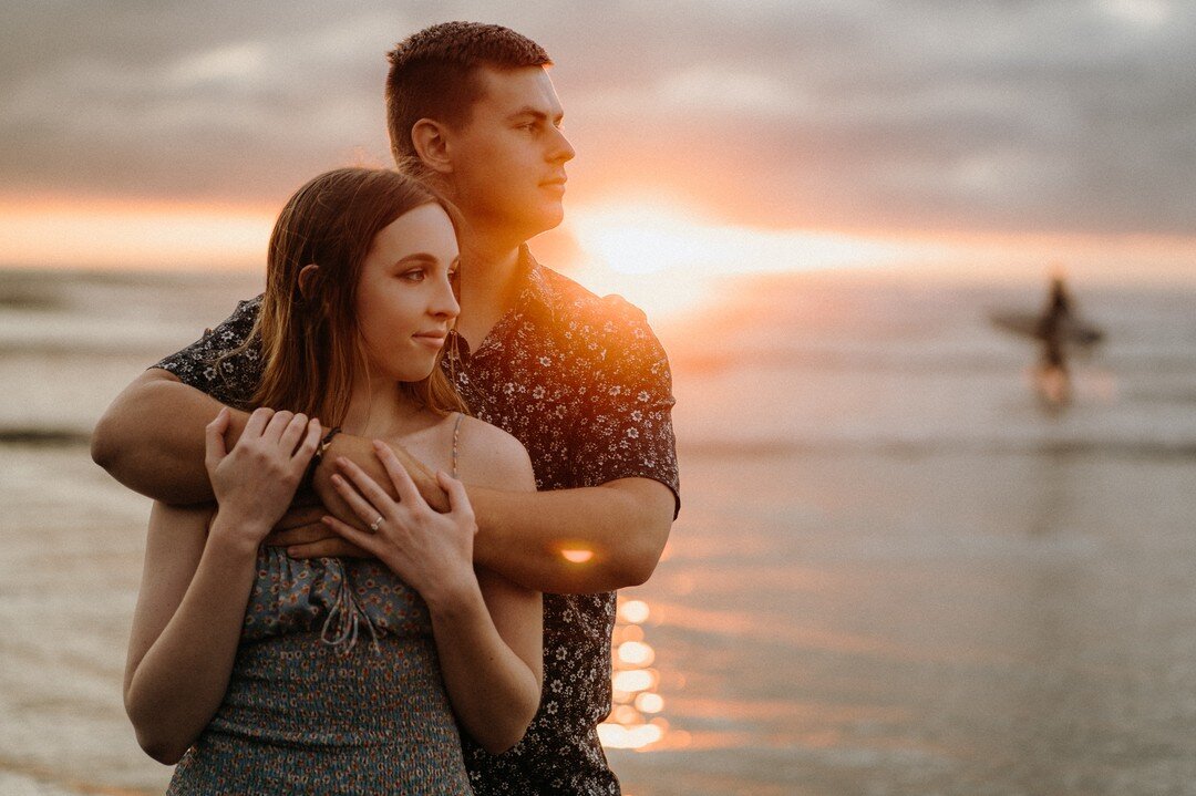 That magical 5 minutes of light...and a uniquely west coast photobomber

#engagementphotos #engagementphotographer #aucklandengagementphotographer #muriwaiengagementshoot