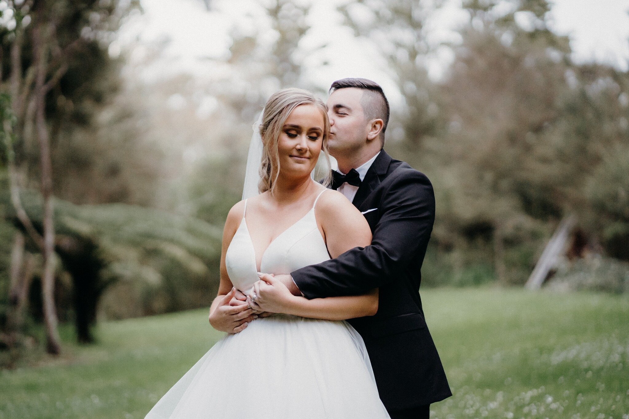 Hayley &amp; Nikos in a secret garden hideaway 

@haayleytrumper

#matakanawedding #matakanaweddingphotographer #weddingphotographyweddingphotogr #aucklandweddingphotographer #aucklandweddingphotoshoot #weddingphotos #nzweddingphotograher #nzweddingp