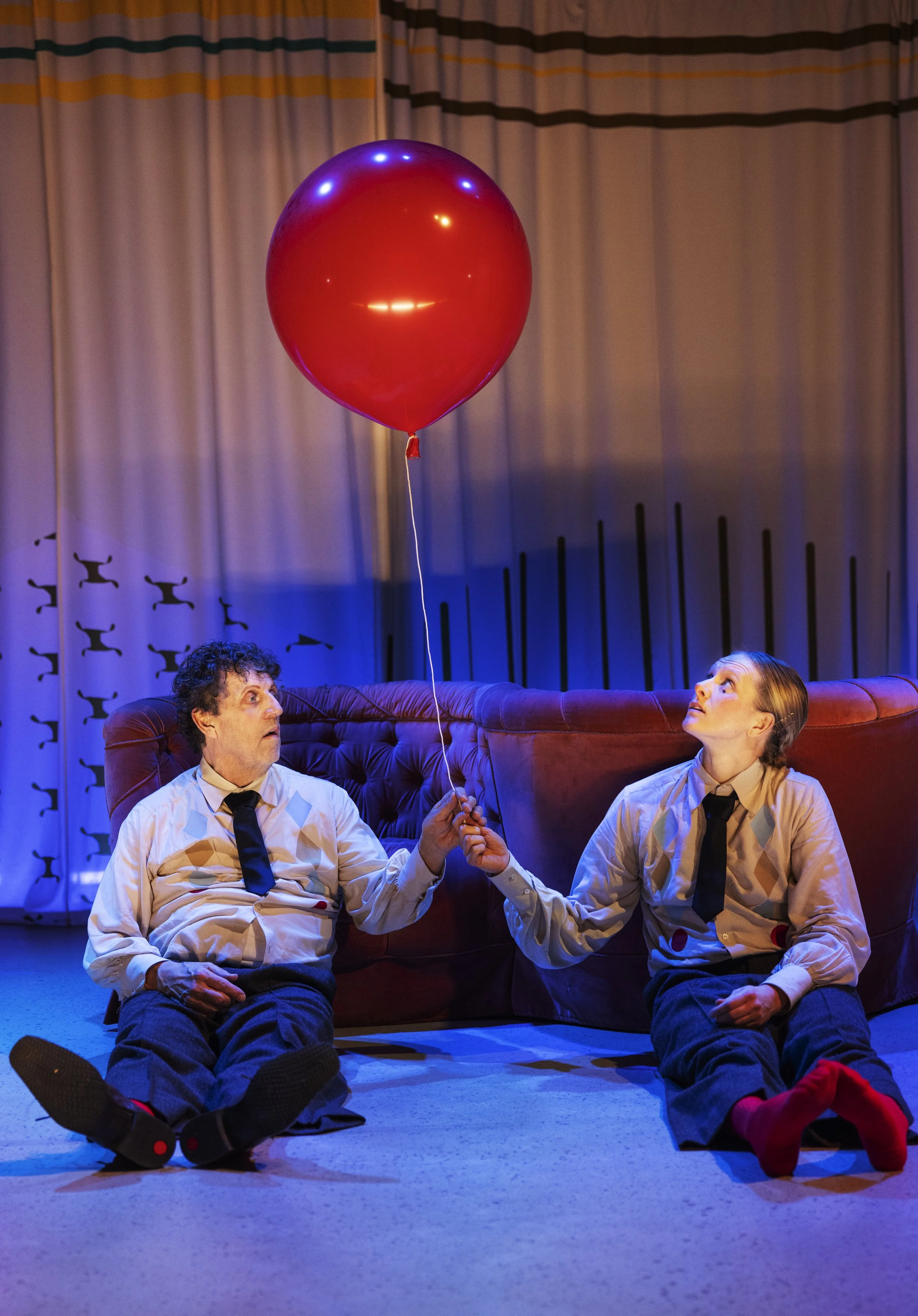  ⭐⭐⭐⭐⭐  Iscene    ⭐⭐⭐⭐⭐  Scenekanten    ⭐⭐⭐⭐⭐  Morten Hede    ⭐⭐⭐⭐⭐  Kulturkupeen    ⭐⭐⭐⭐⭐  Ungt Teaterblod    ⭐⭐⭐⭐  Kulturbunkeren    ⭐⭐⭐⭐  CPH Culture 