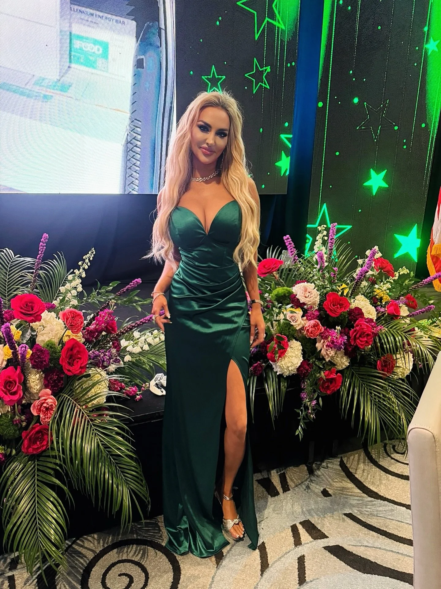 Crashed a family office summit and somehow walked out as CEO of Eckhart Investments.
I was really just trying to serve Wicked Emerald City energy&hellip; and suddenly I was in finance? 💚✨

Swipe to see the moment Fox Business accidentally turned me 