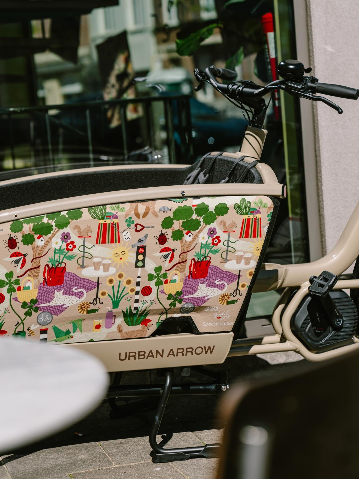 Beautiful pictures of my pattern in the sunshine at the @urbanarrow x @bodiljane launch event in Antwerpen last Wednesday! @folioart 🌞 Pictures: @burobonito.be