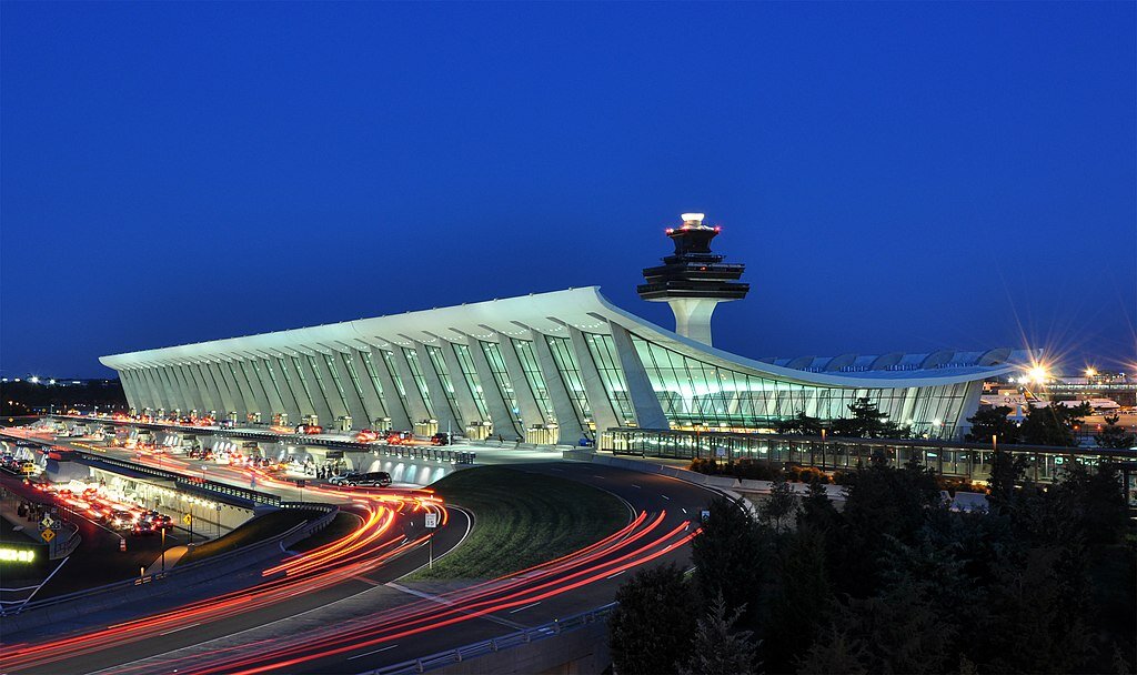 Washington_Dulles_International_Airport_at_Dusk.jpg