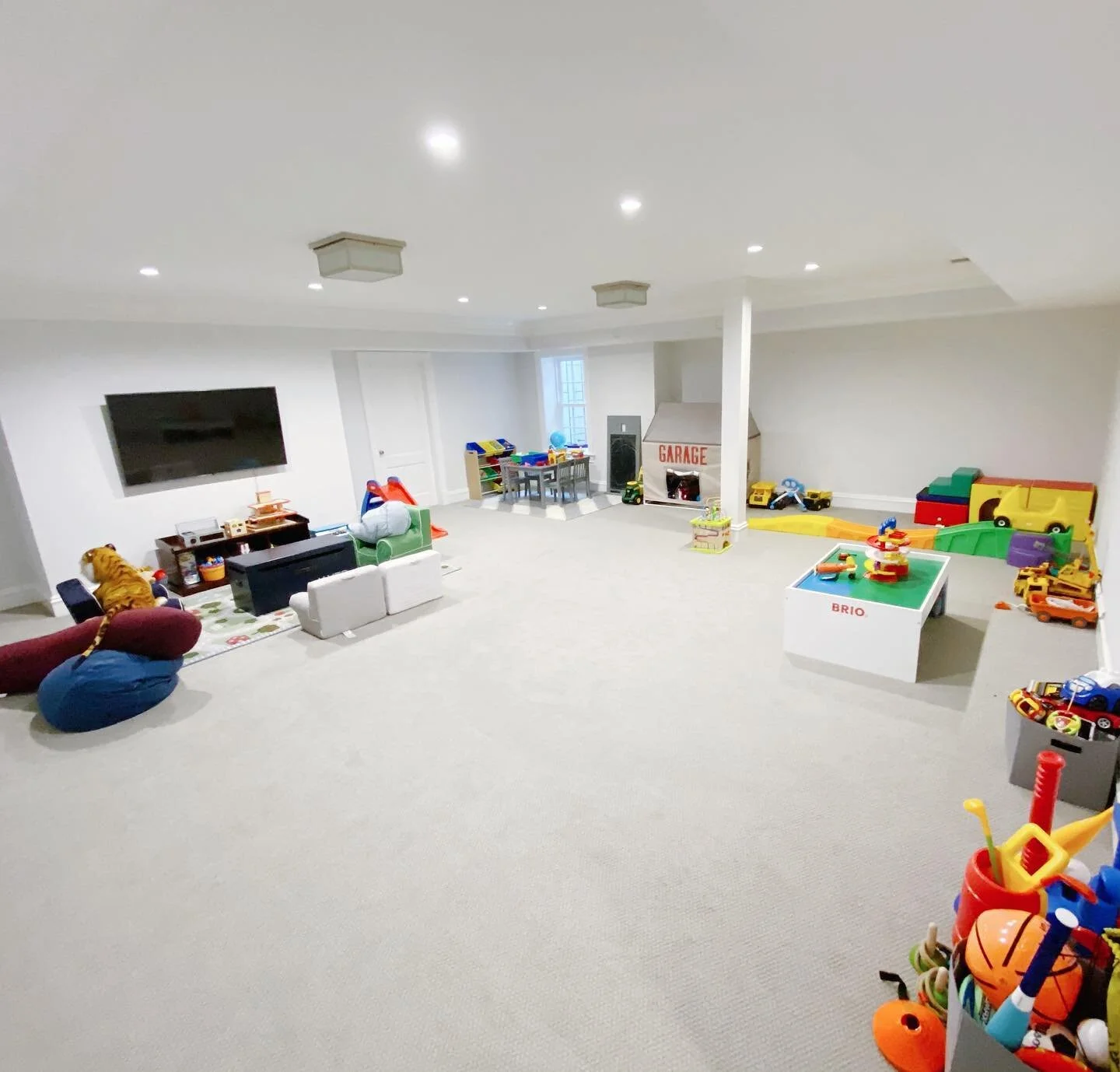 SWIPE to see the BEFORE- pre Above and Beyond’s decluttering and organization services! Everything should have its organized place, even in the playroom!  Above and Beyond can help.