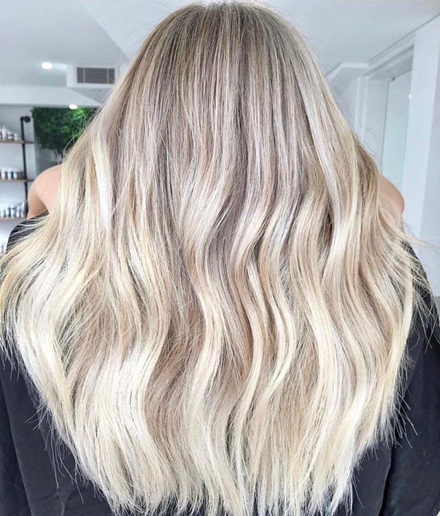 Hair GOALS 🙌🏼🙌🏼 Extensions don’t always have to be for #length, they can be for adding that #volume you know your hair deserves! And there’s nothing our tape extensions can’t achieve...💋💋 DM or email us for bookings 📧info@foxandvamp.com