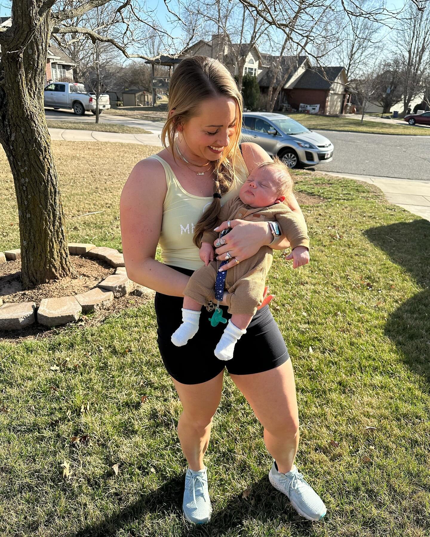 We&rsquo;re BACK! Before and after: We celebrated 6months postpartum with our first mile run! It felt so good to pick back up my favorite habit. It was slow and steady but it was in control. 

I&rsquo;ve been working my way up to this run with steady