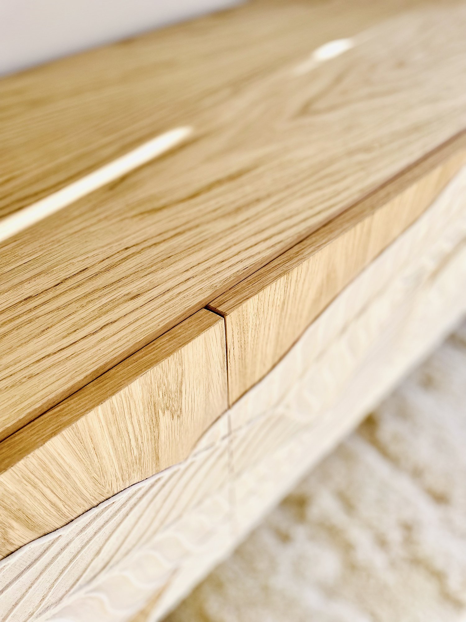 Oak sideboard with large leaves 5.jpg