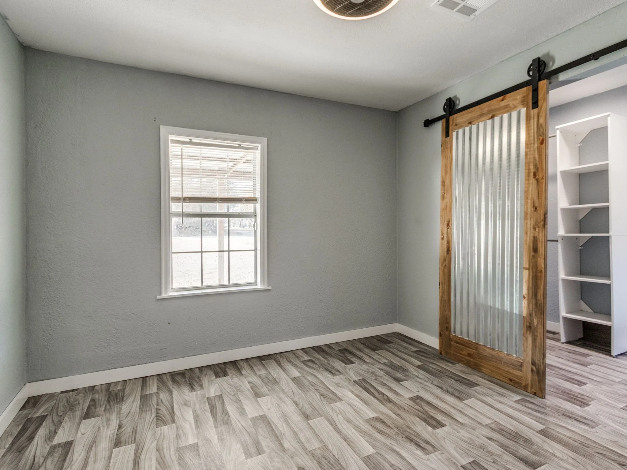 27-web-or-mls-9224 Barnes Dr-27.jpg