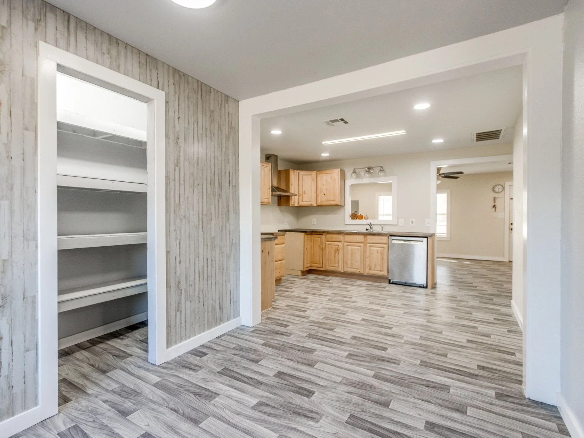 48-web-or-mls-9224 Barnes Dr-48.jpg