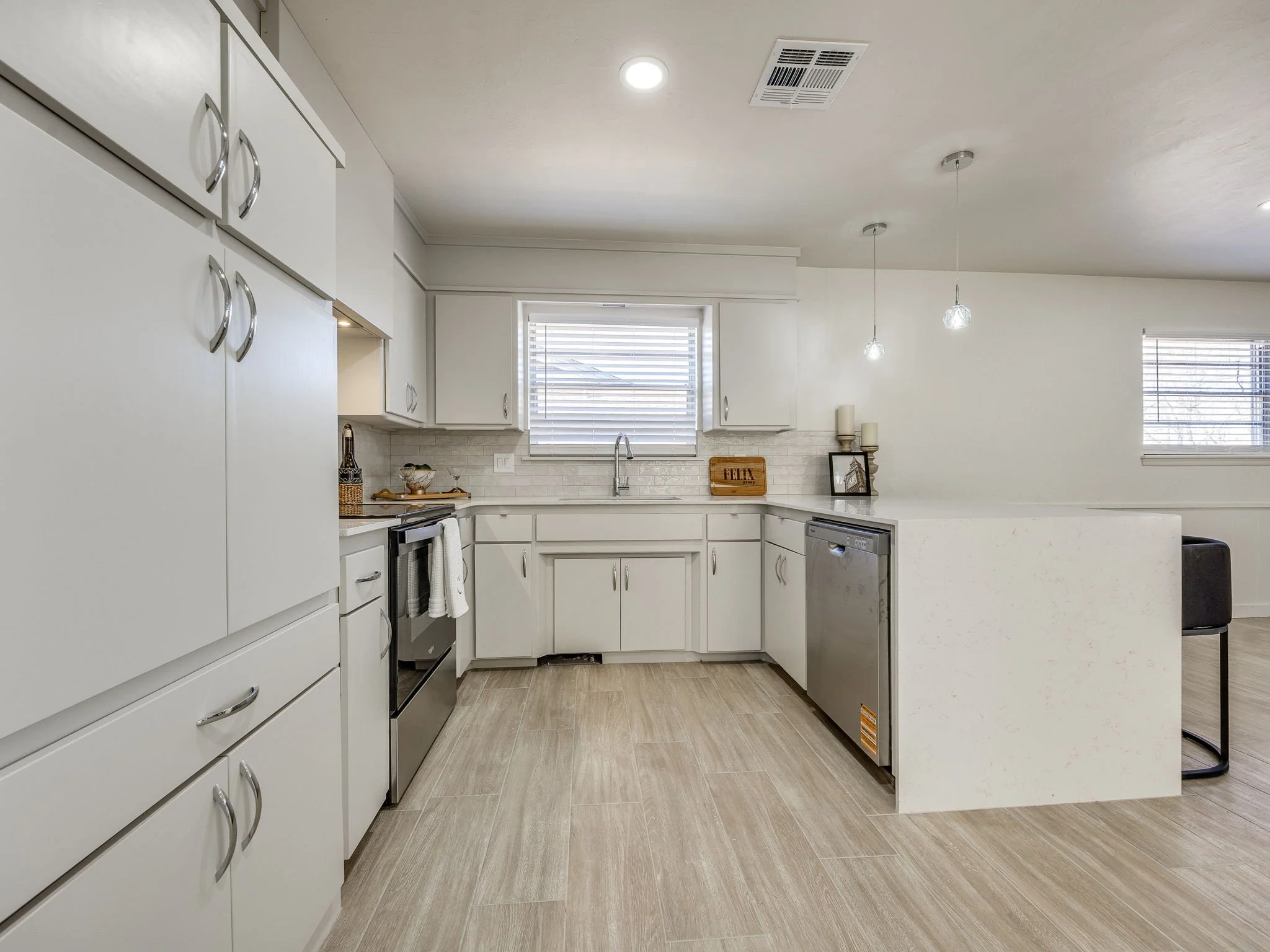 17-web-or-mls-4405 NW 59th St-18.jpg