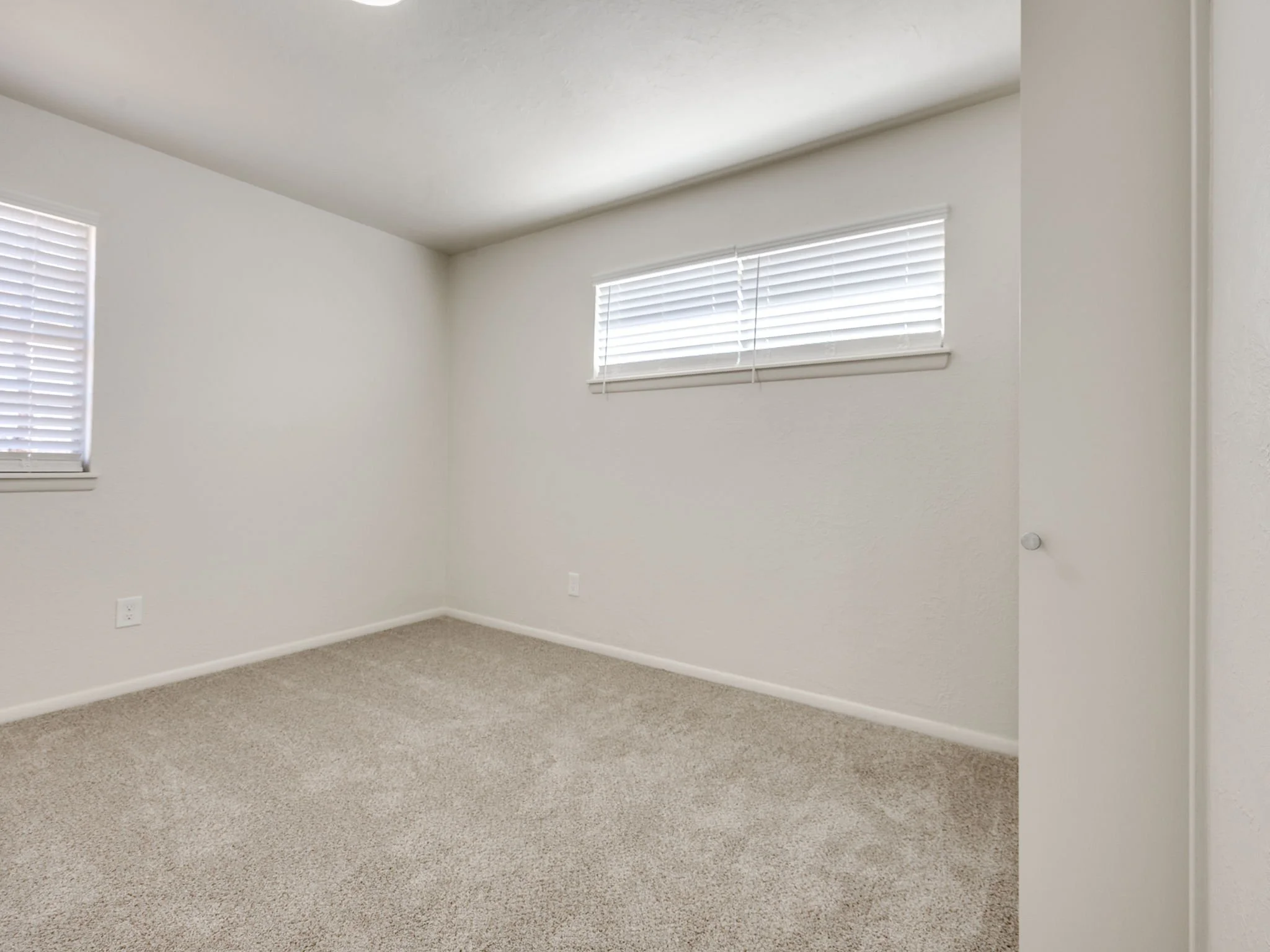 25-web-or-mls-4405 NW 59th St-26.jpg