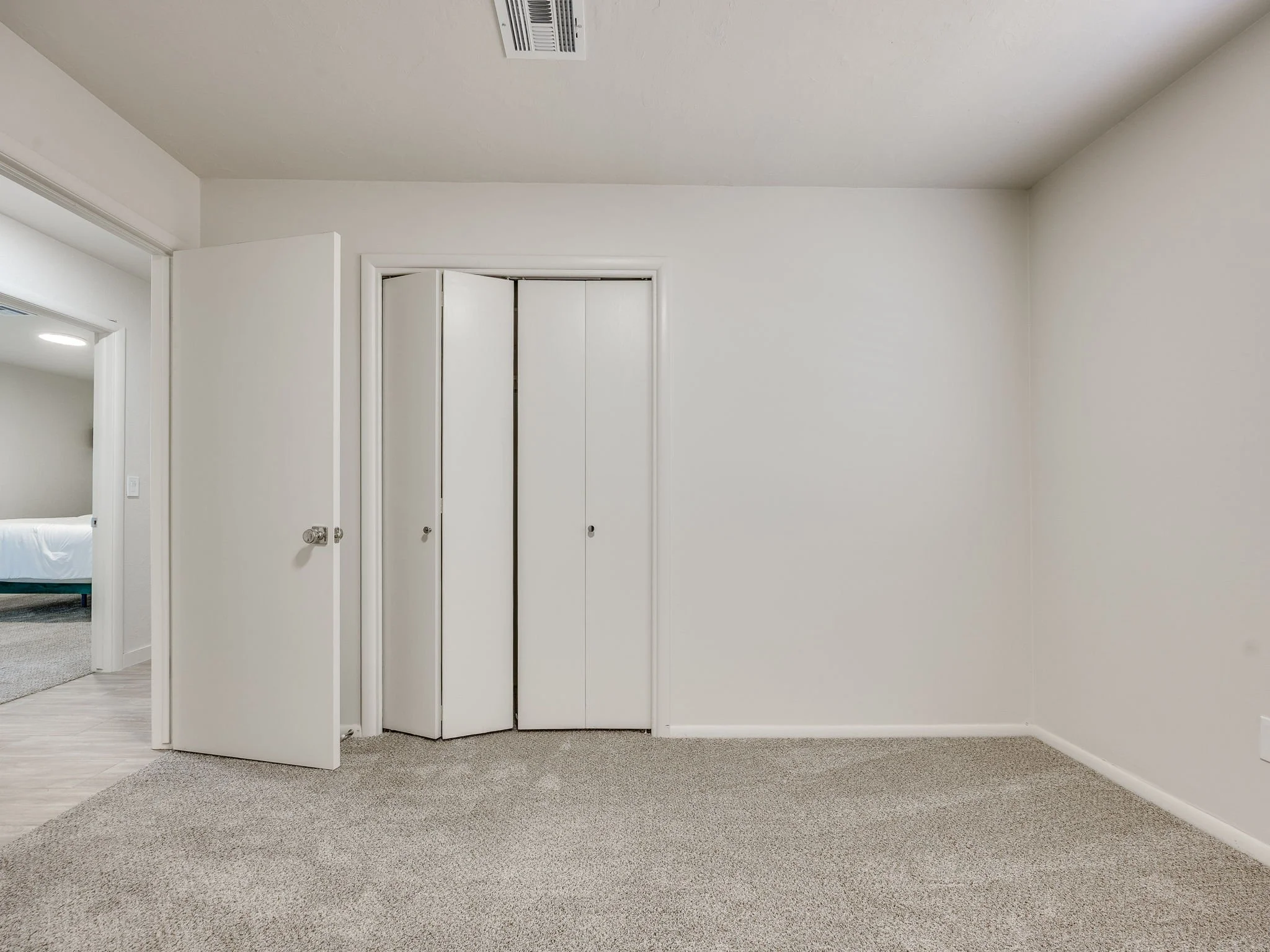 31-web-or-mls-4405 NW 59th St-32.jpg