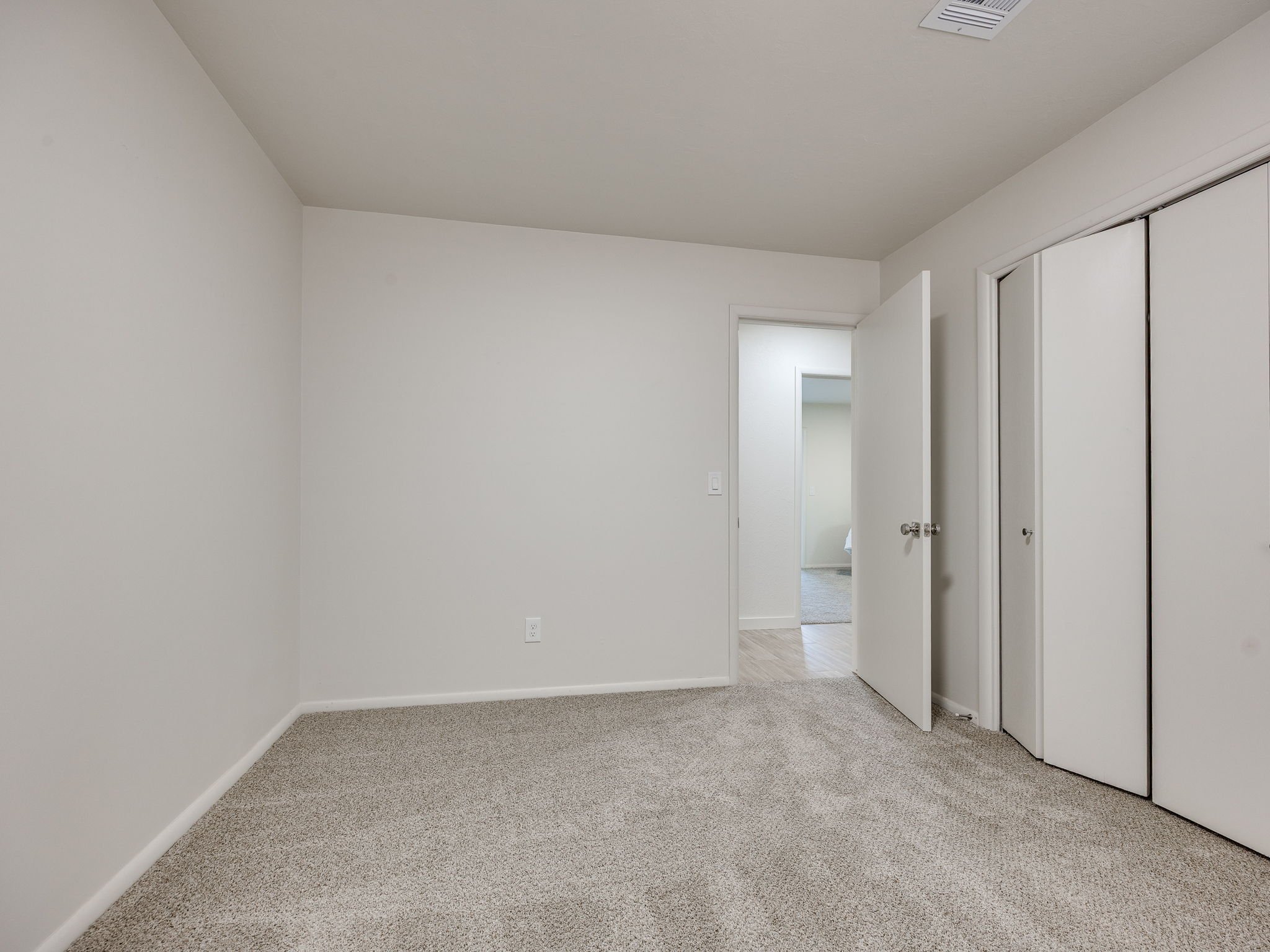 32-web-or-mls-4405 NW 59th St-33.jpg