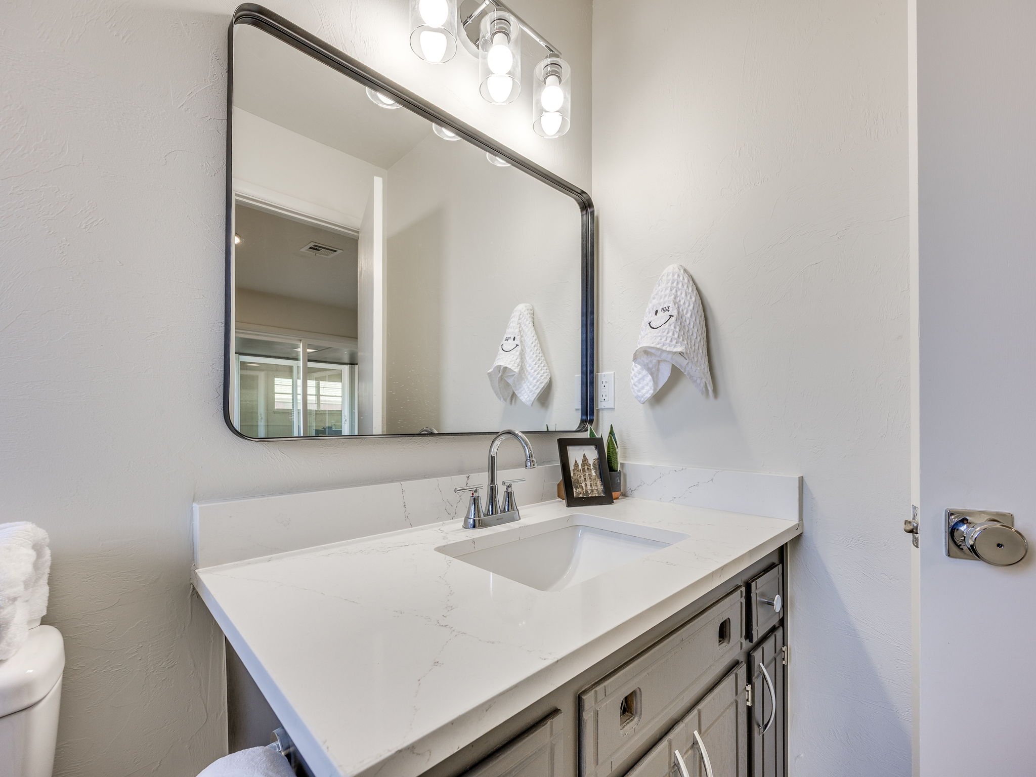 40-web-or-mls-4405 NW 59th St-41.jpg