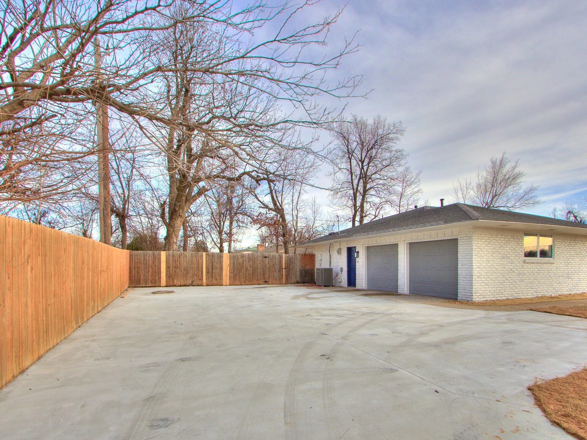 2-web-or-mls-10400 N May Ave-MLS-8.jpg