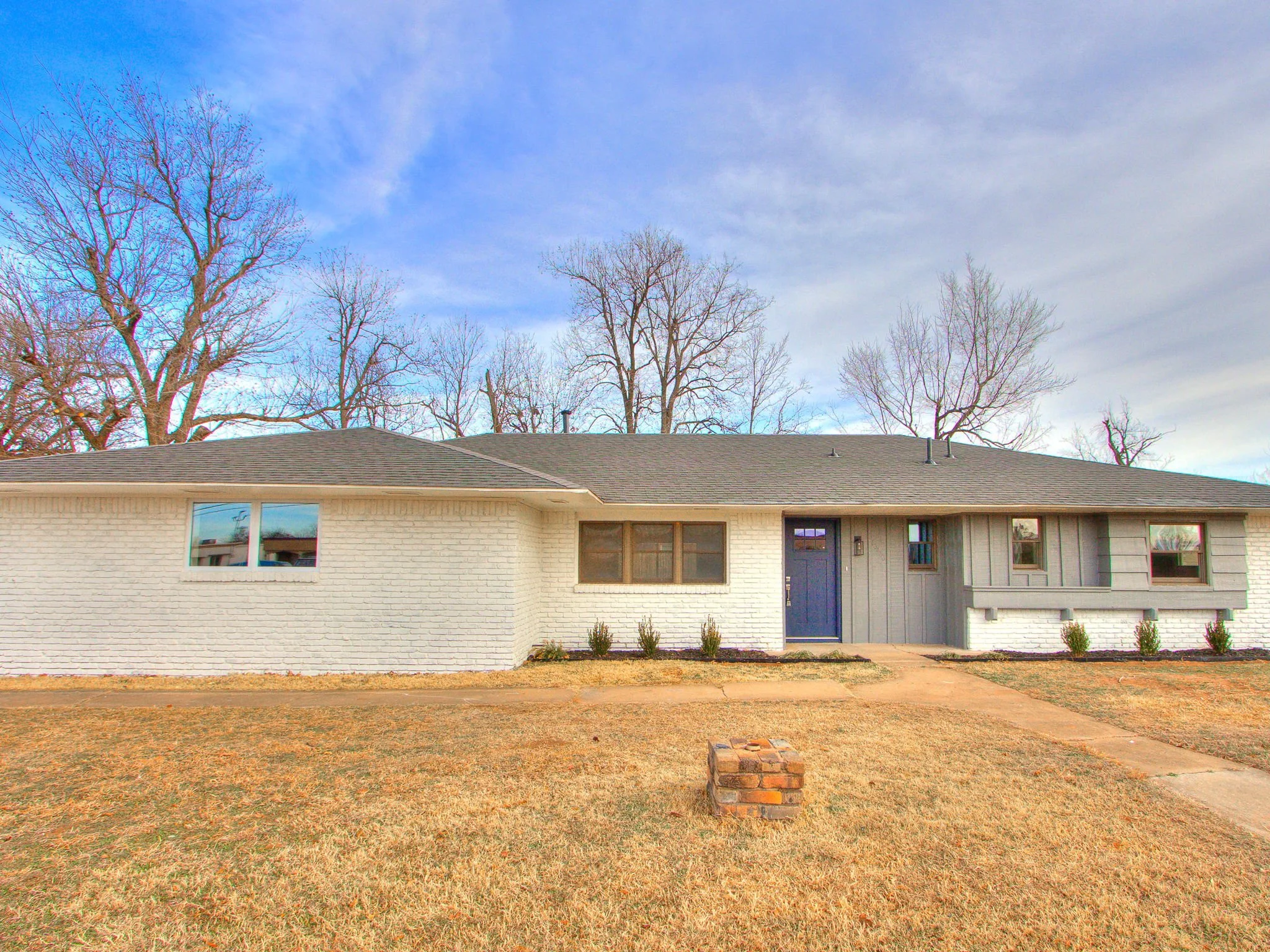 5-web-or-mls-10400 N May Ave-MLS-11.jpg