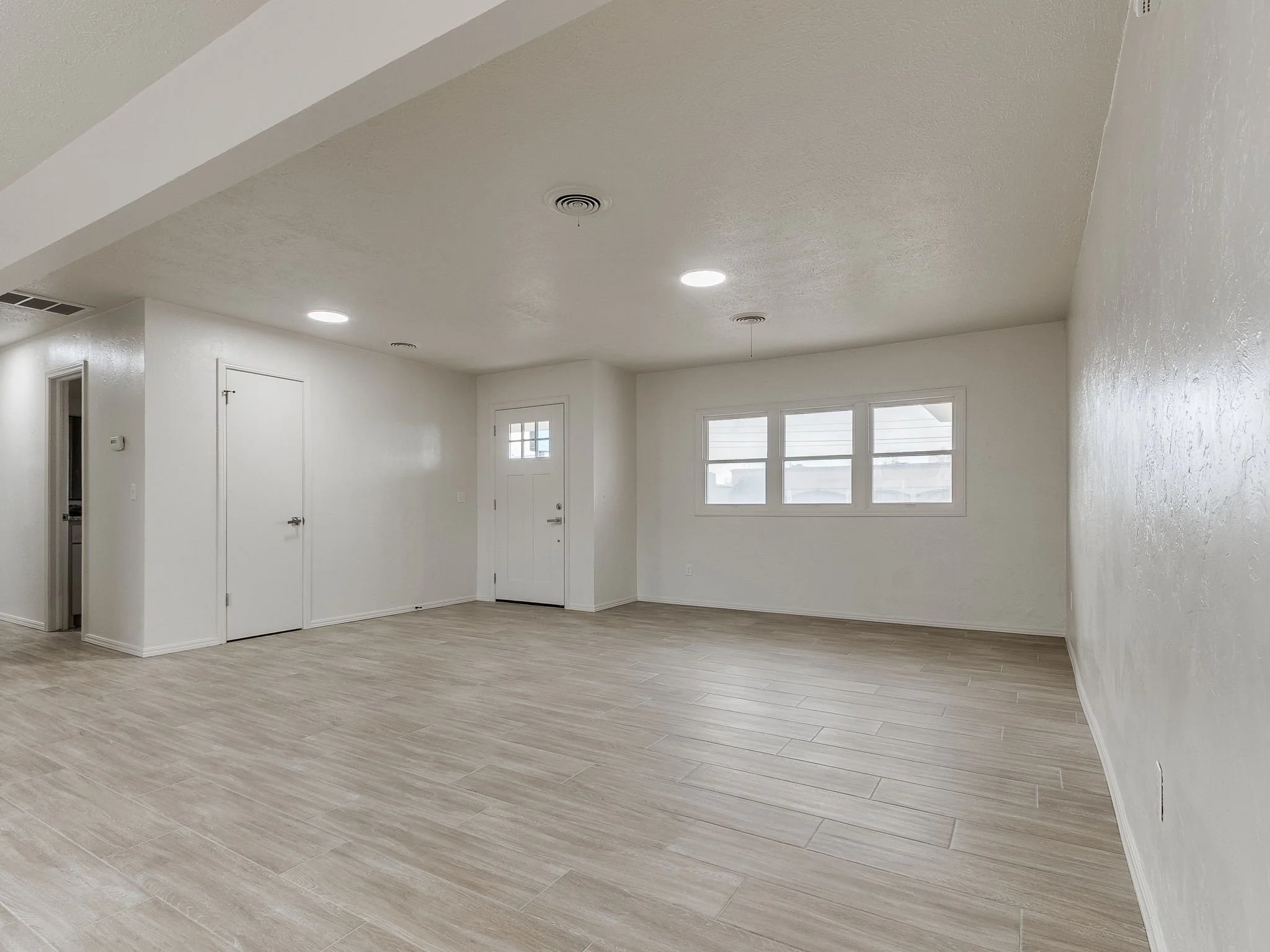 29-web-or-mls-10400 N May Ave-MLS-30.jpg