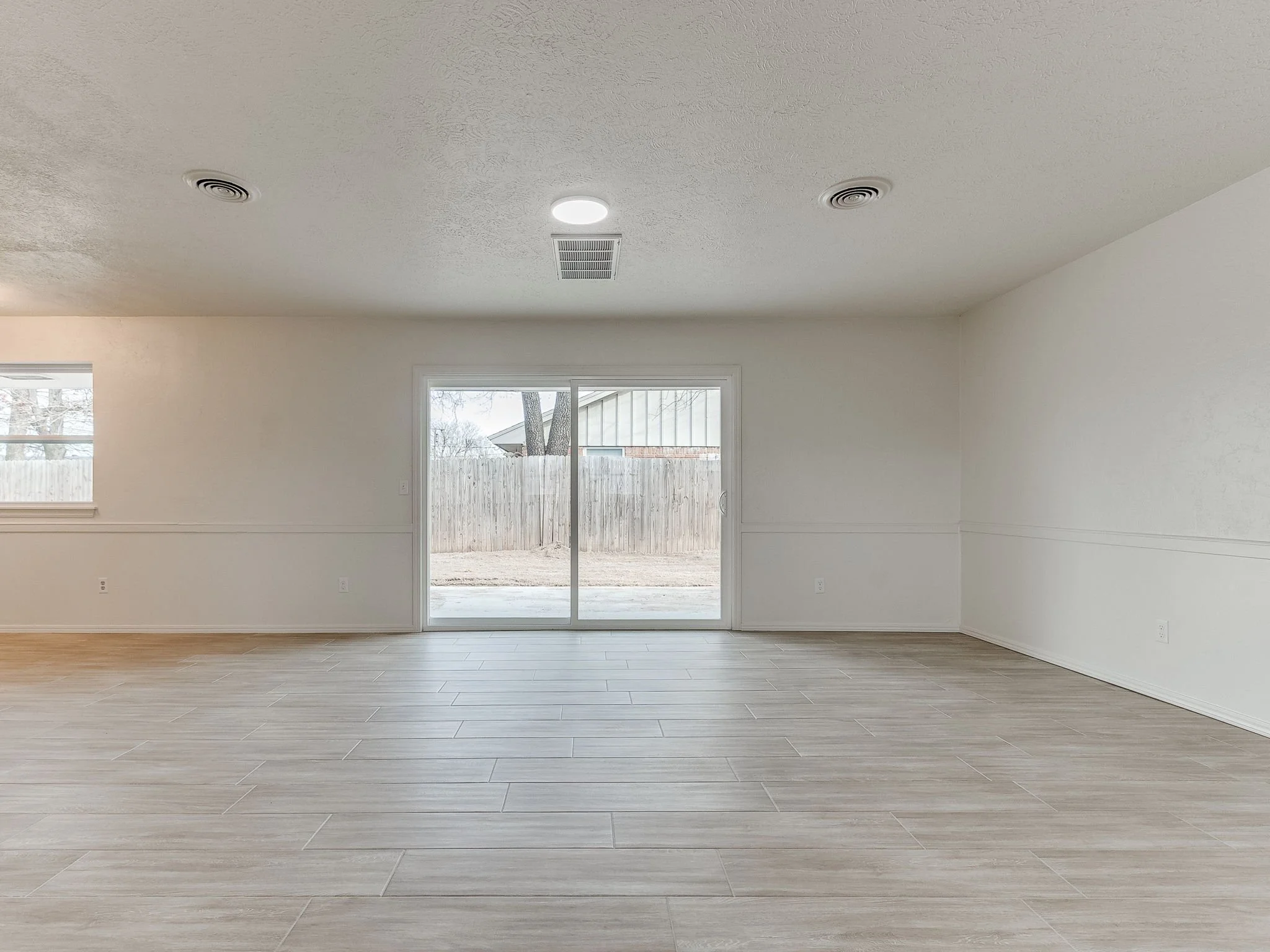 32-web-or-mls-10400 N May Ave-MLS-33.jpg