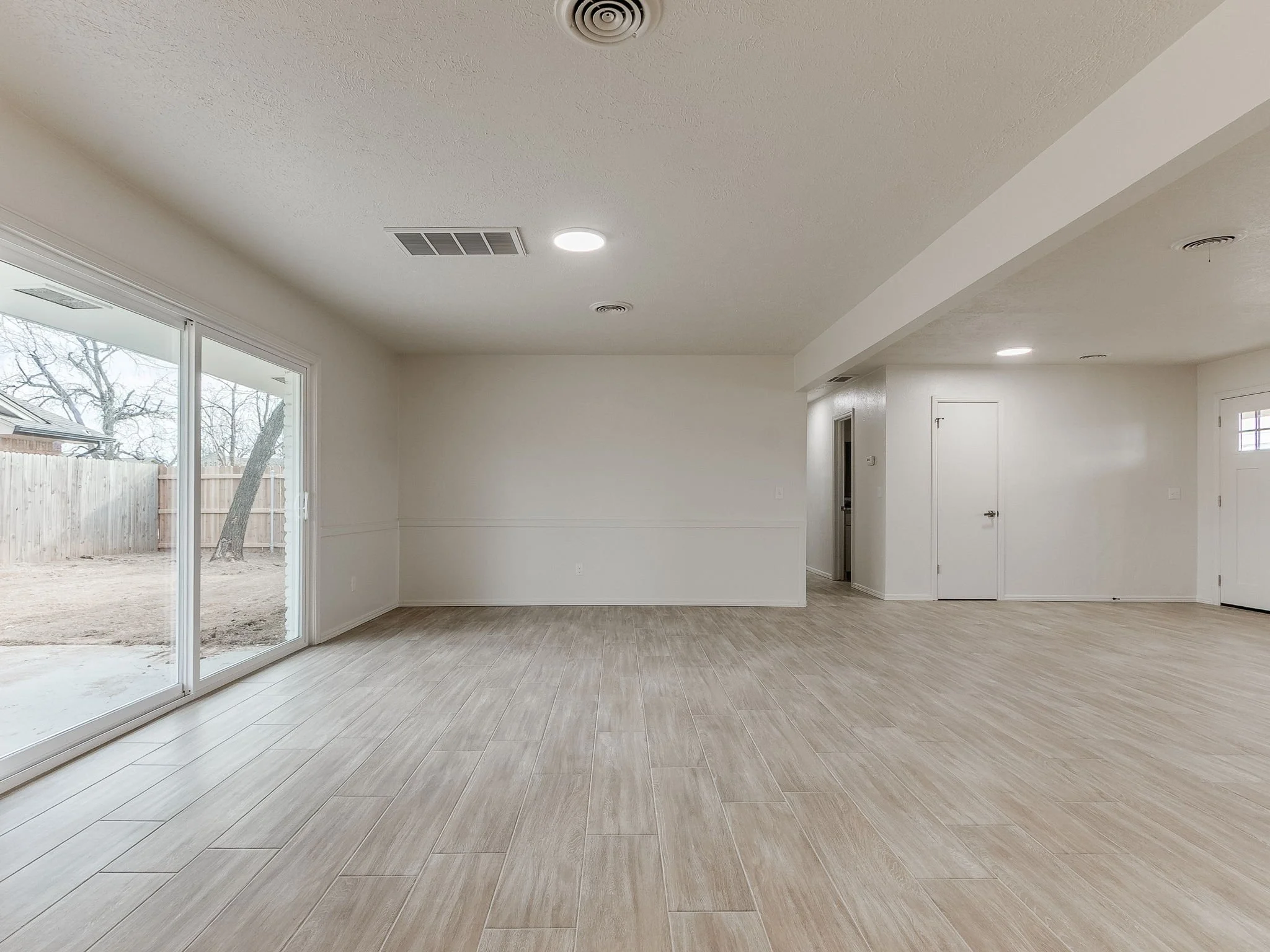 33-web-or-mls-10400 N May Ave-MLS-34.jpg