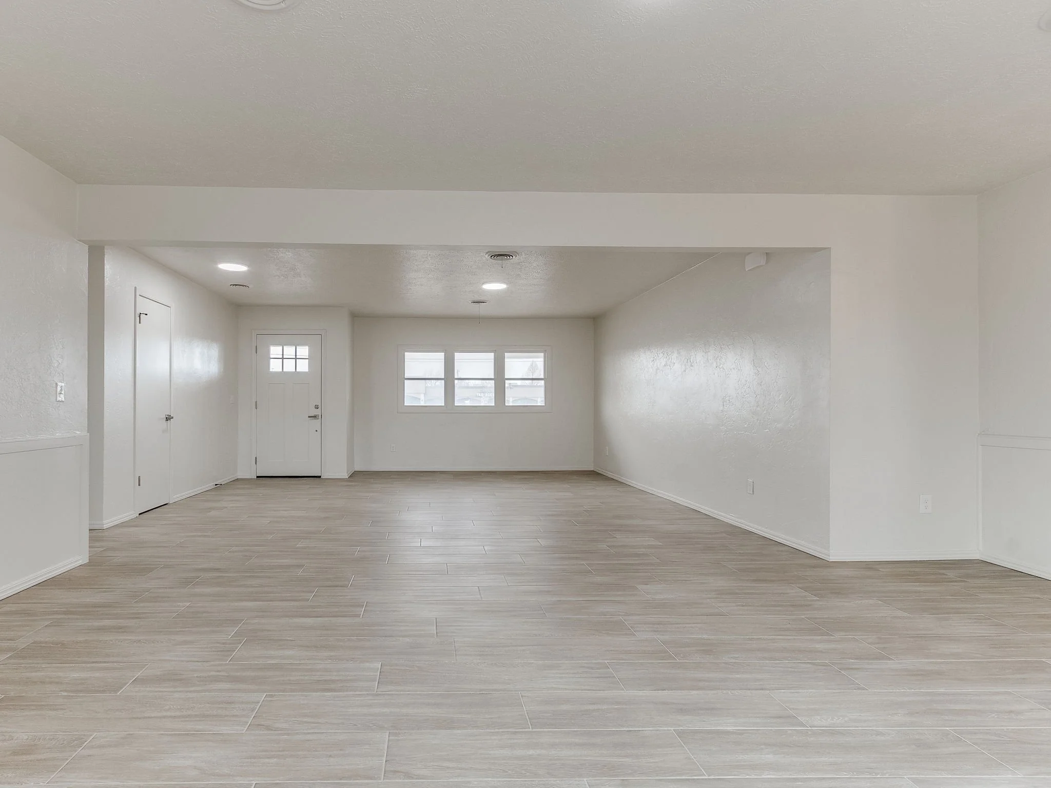 34-web-or-mls-10400 N May Ave-MLS-35.jpg