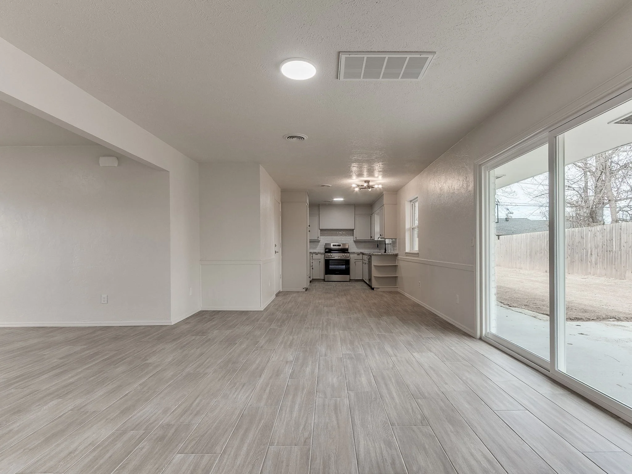 36-web-or-mls-10400 N May Ave-MLS-37.jpg