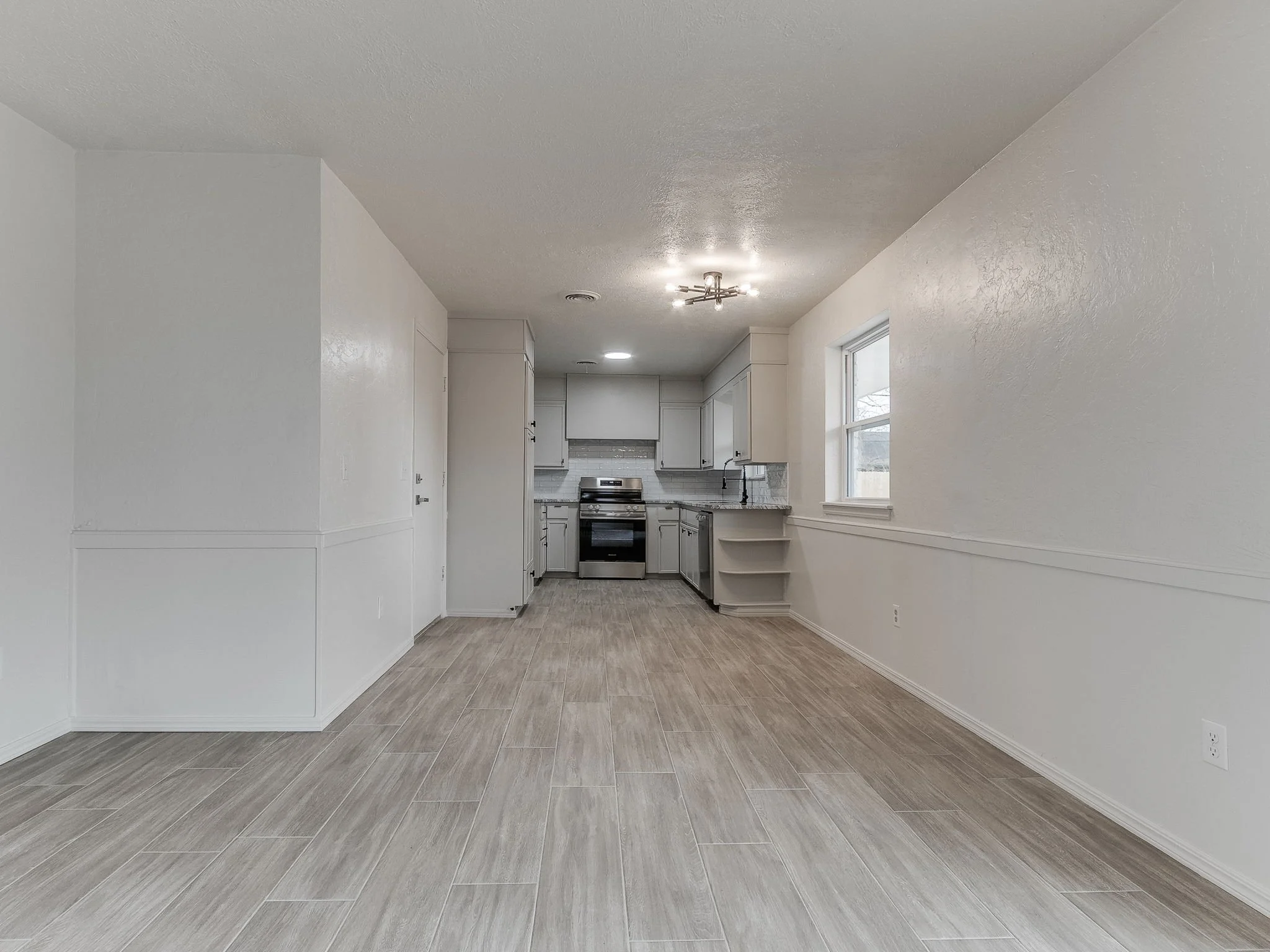 37-web-or-mls-10400 N May Ave-MLS-38.jpg