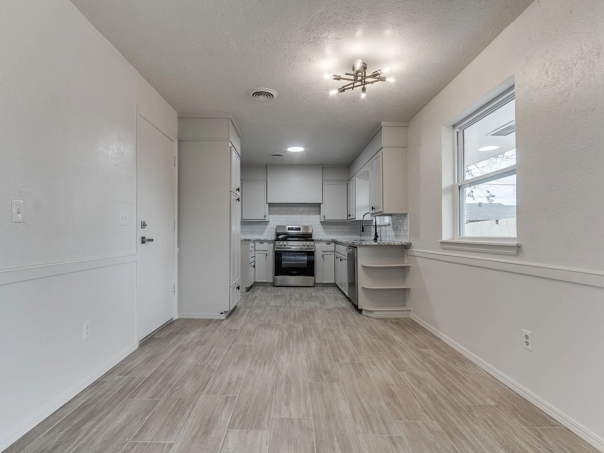 38-web-or-mls-10400 N May Ave-MLS-39.jpg