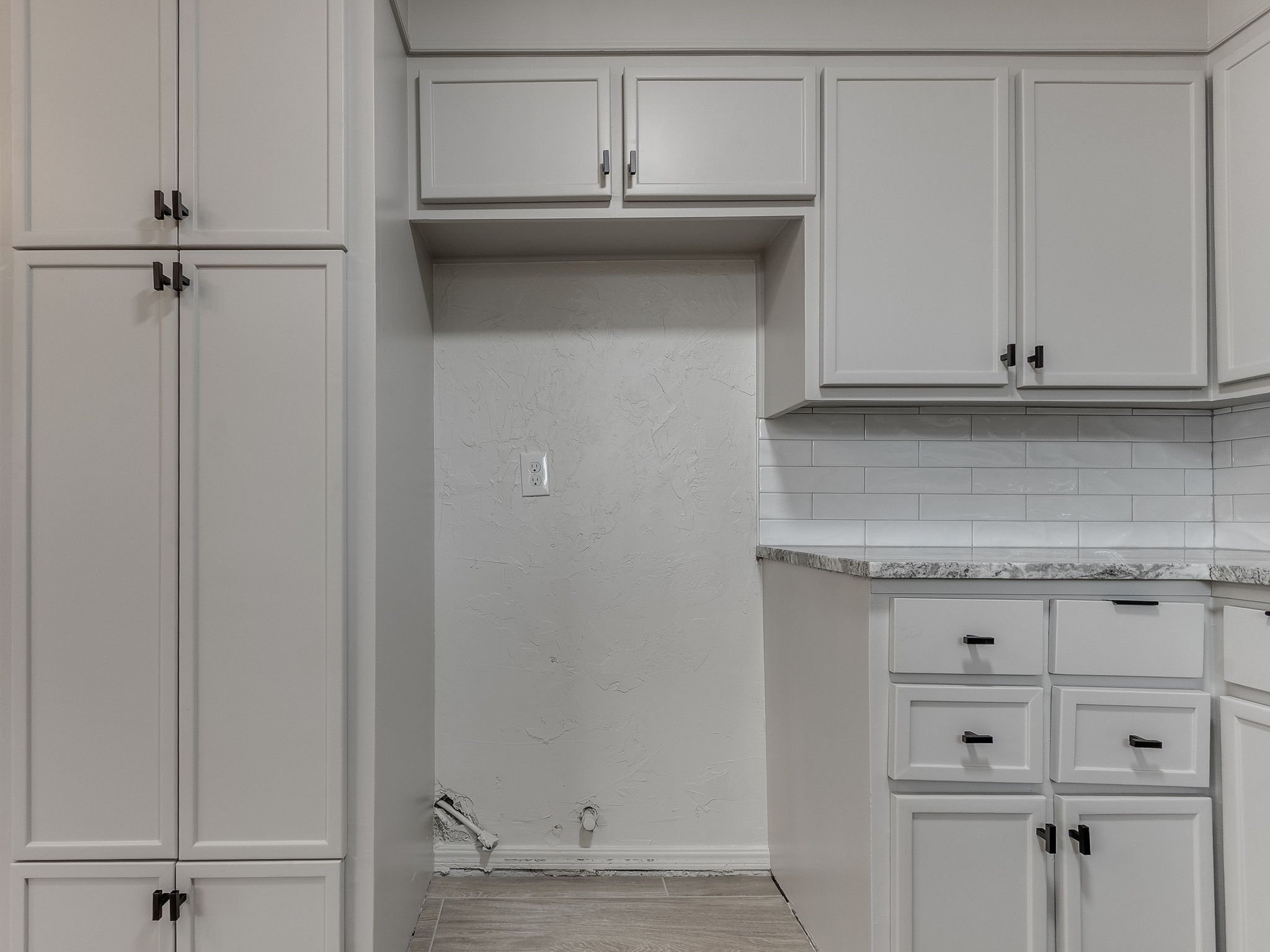 42-web-or-mls-10400 N May Ave-MLS-43.jpg