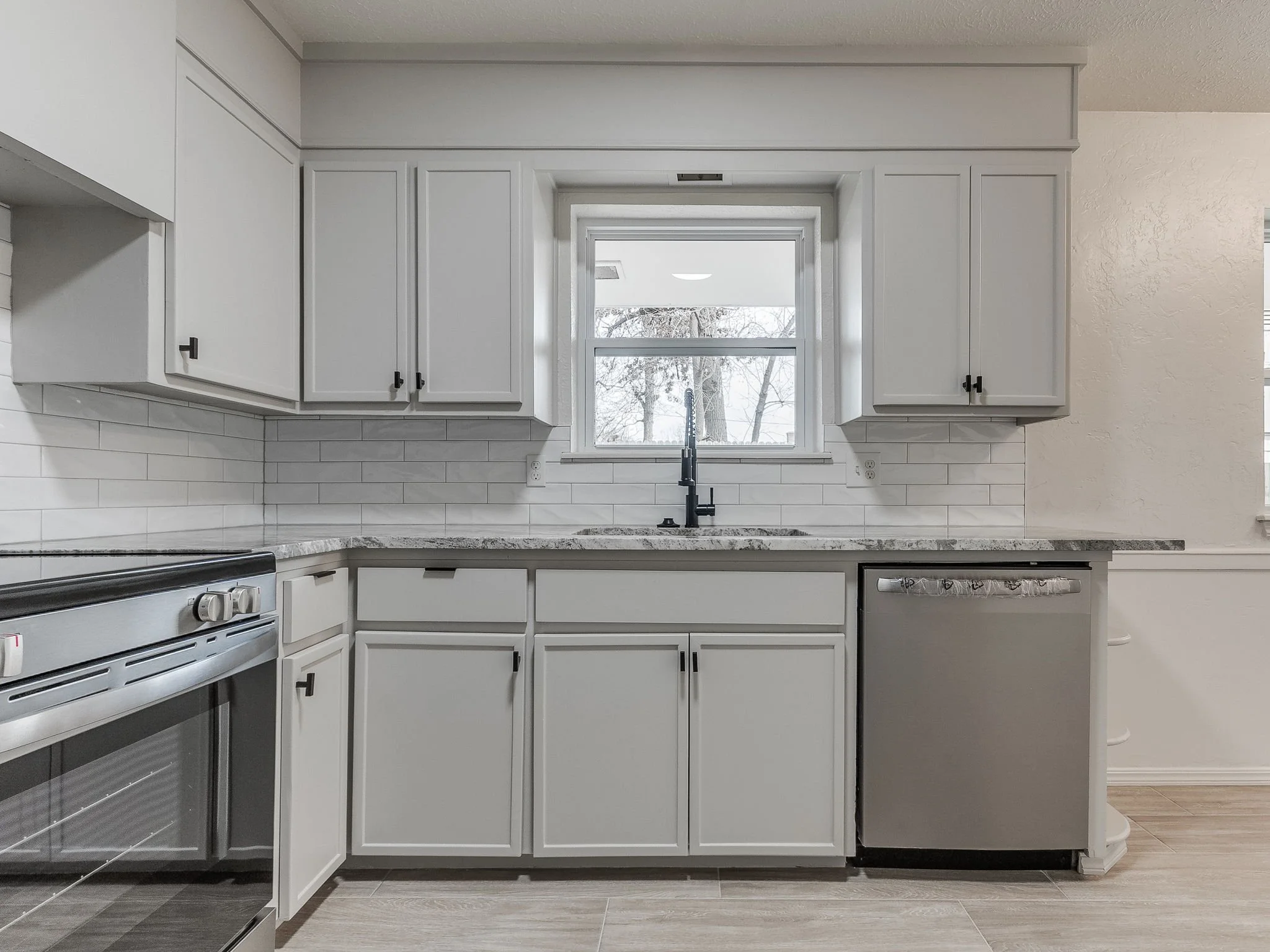 43-web-or-mls-10400 N May Ave-MLS-44.jpg