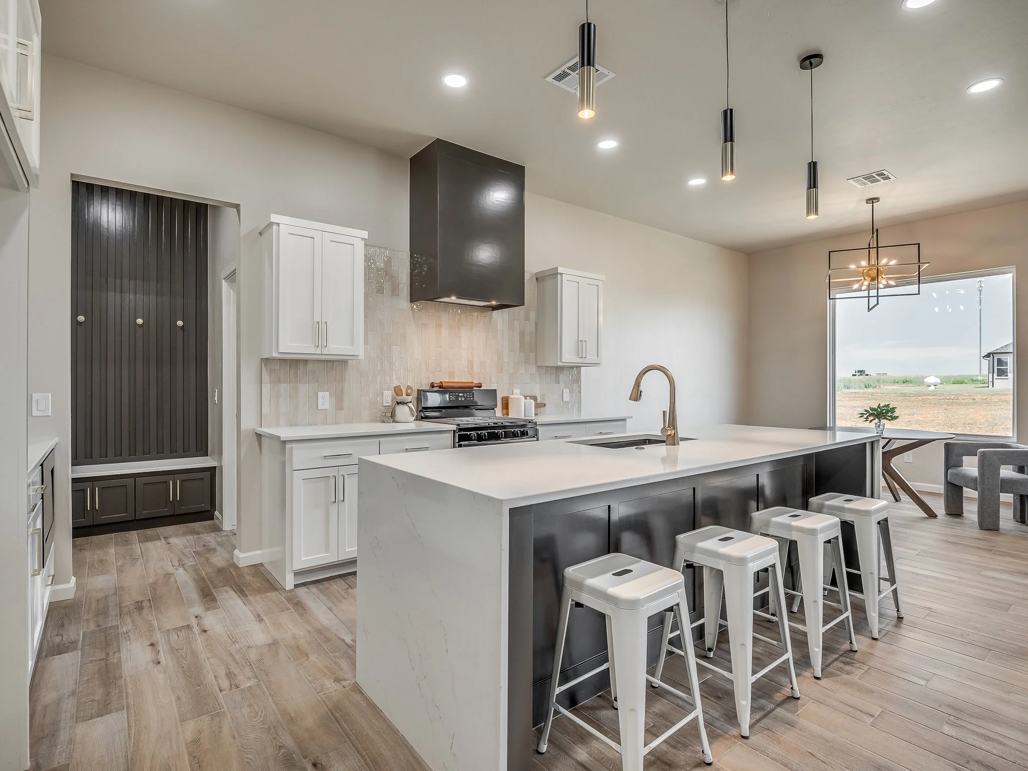 25187 Ethan St-24.jpg