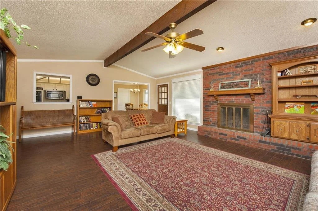 Old Livingroom.jpg