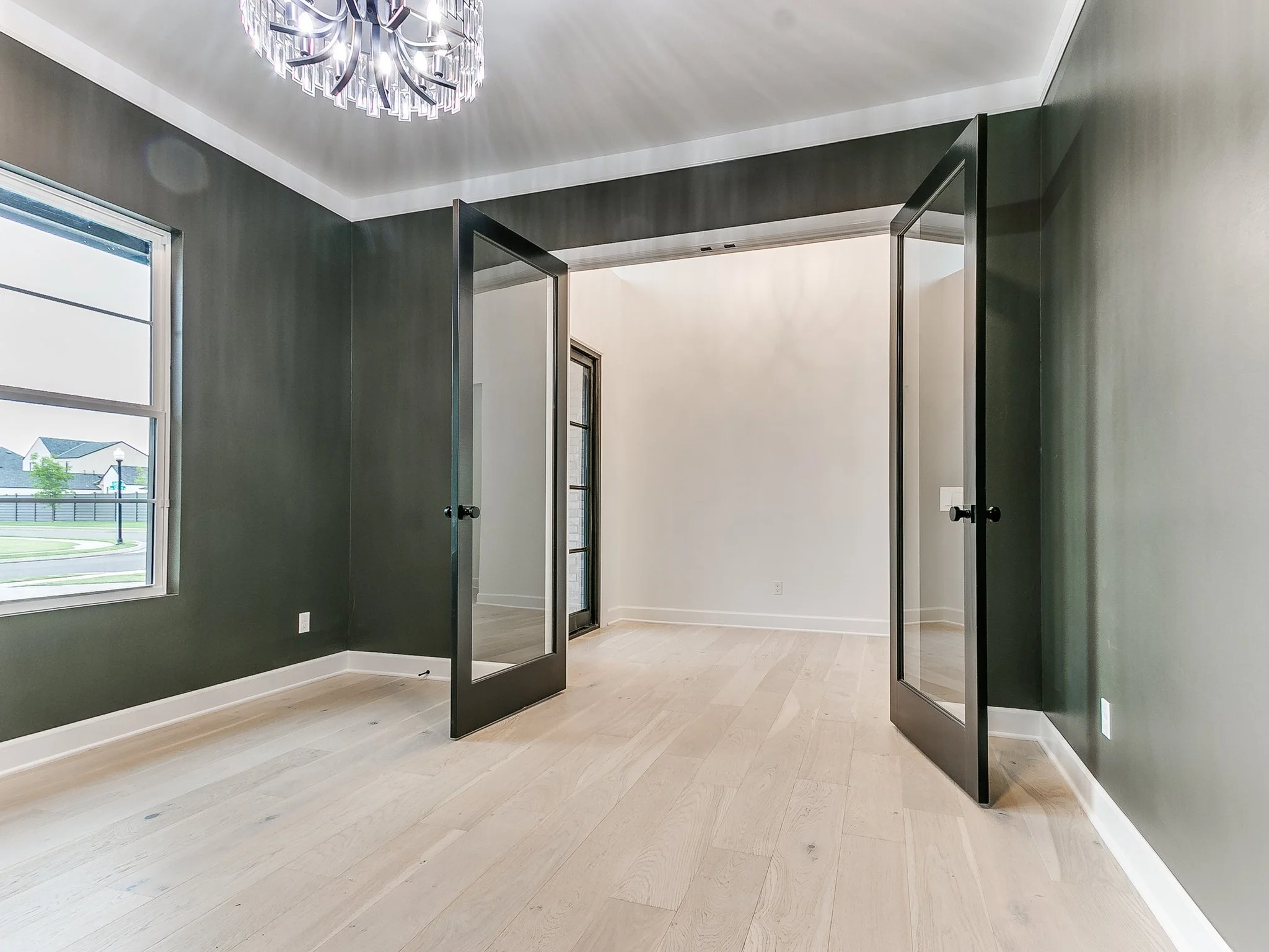 20-web-or-mls-2433 SW 127th St-21.jpg