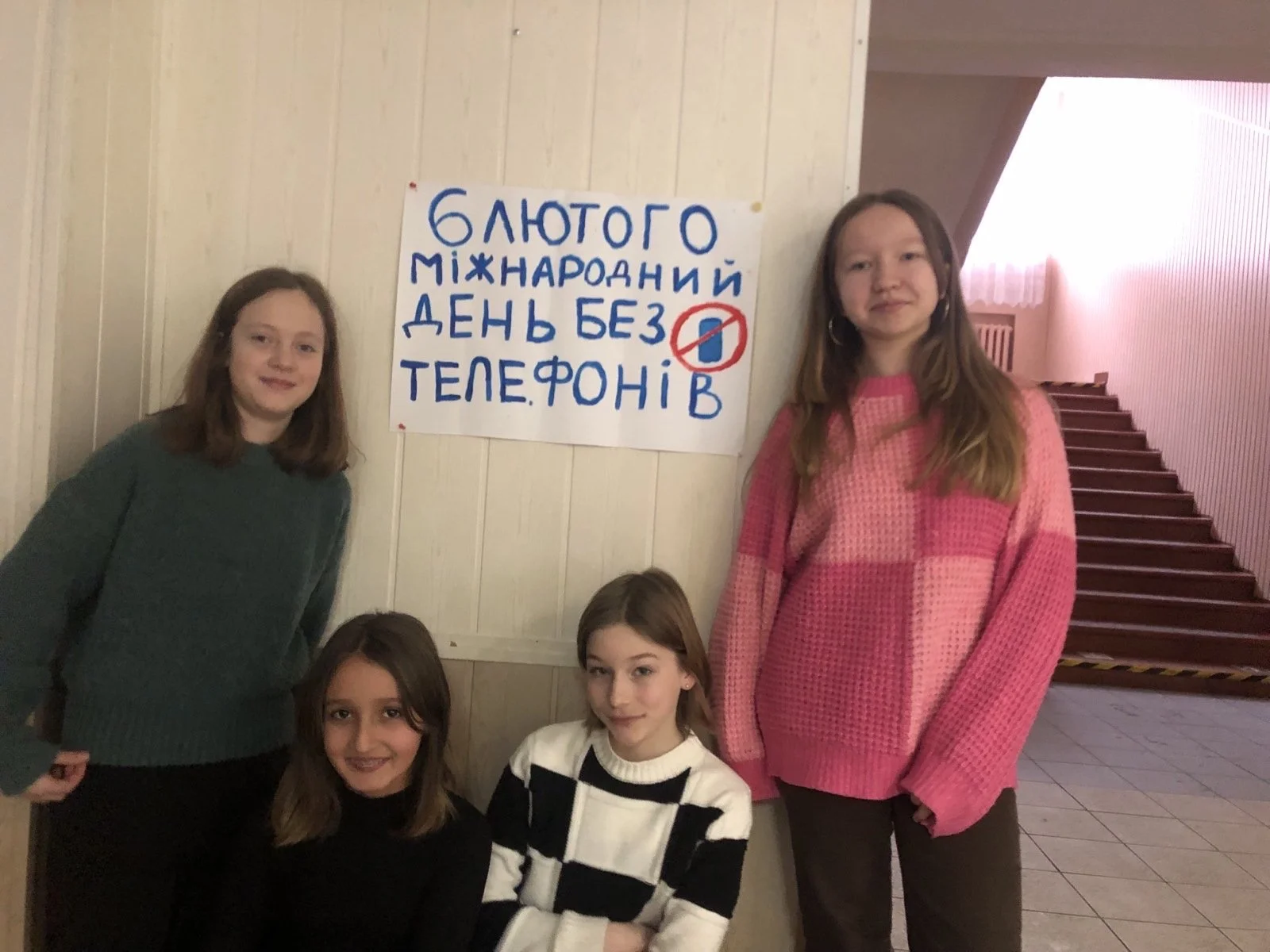 Учні спробували провести день без телефону