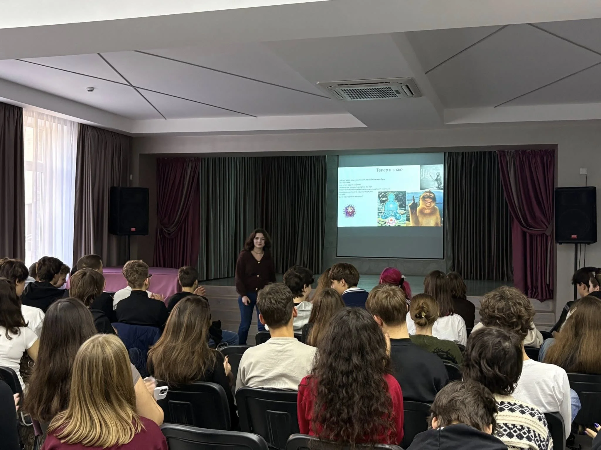 Учні 10-11-х класів переглянули відеопрезентацію кафедри вірусології КНУ імені Тараса Шевченка