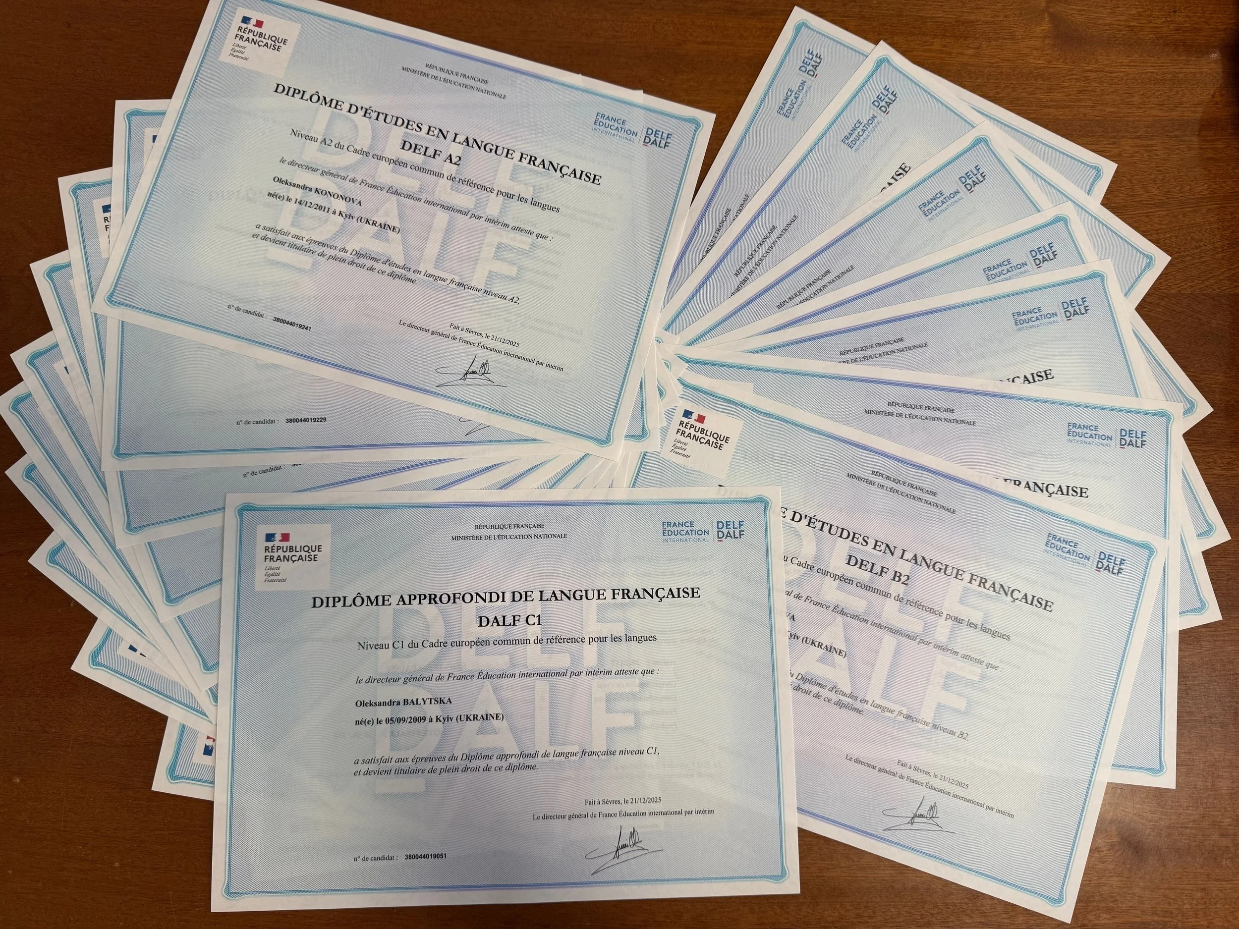 Вітаємо учнів 8-11 класів із успішним складанням міжнародного іспиту з французької мови DELF!
