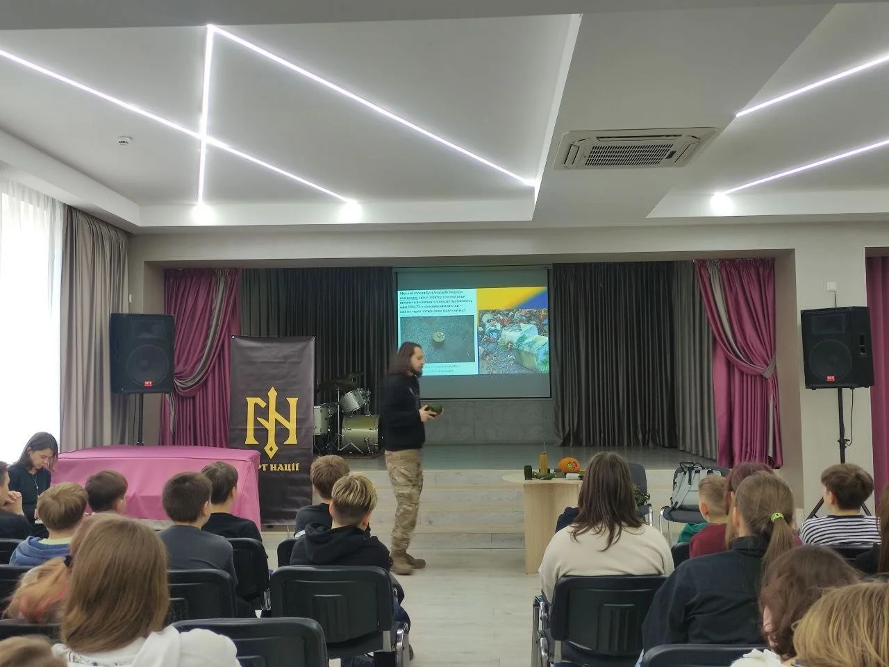 У нас відбулась зустріч-лекція  для 6-7-х класів з представниками ГО «Гарт нації»