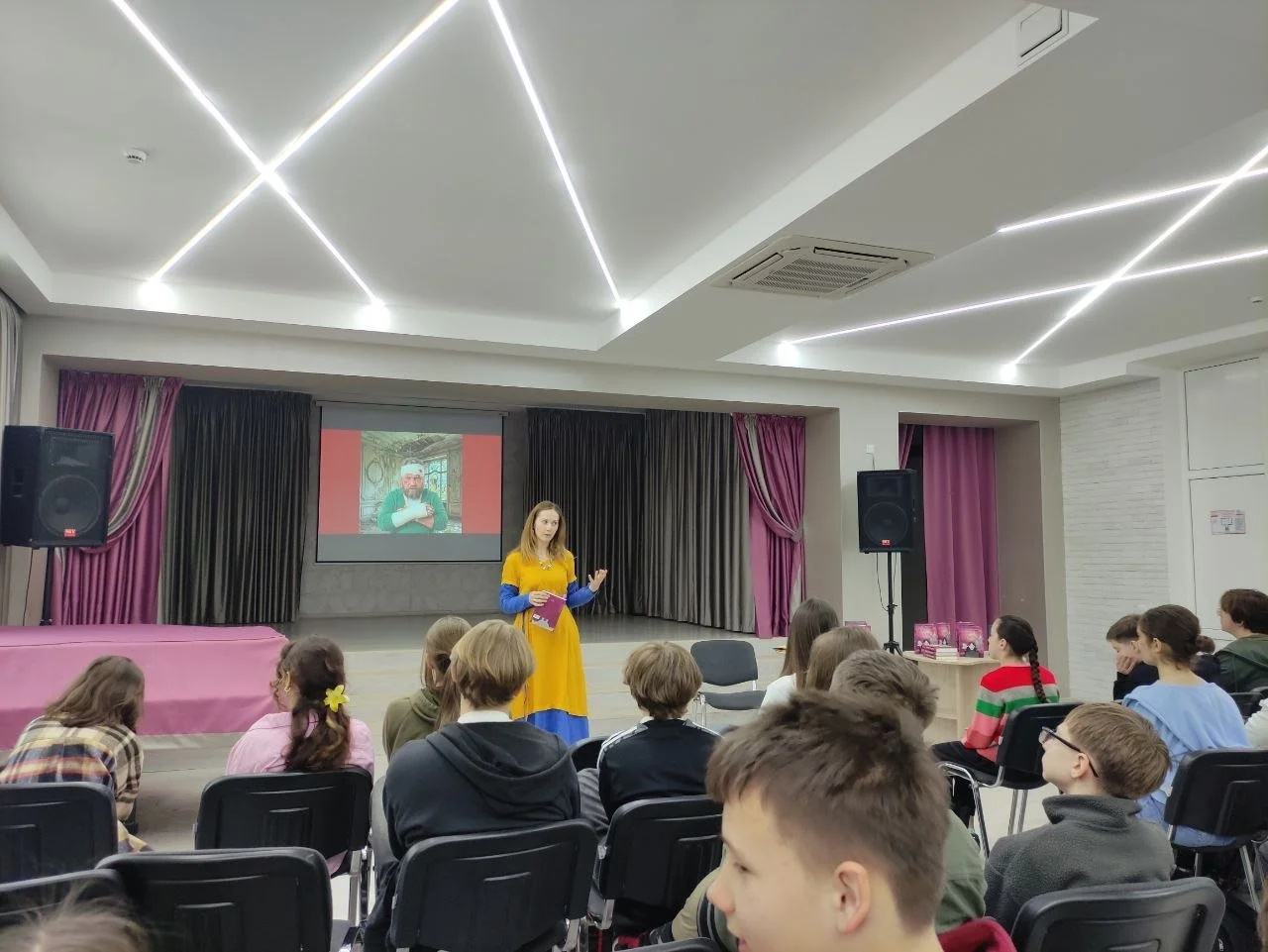Учні 7-х класів зустрілися із дитячою письменницею Мариною Макущенко