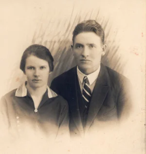 2_Toivo_ja_Laura_Suni_kihlajaiset_1919.jpg