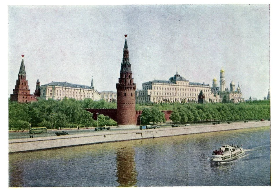 Turismin kuvat neuvosto-postikorteissa