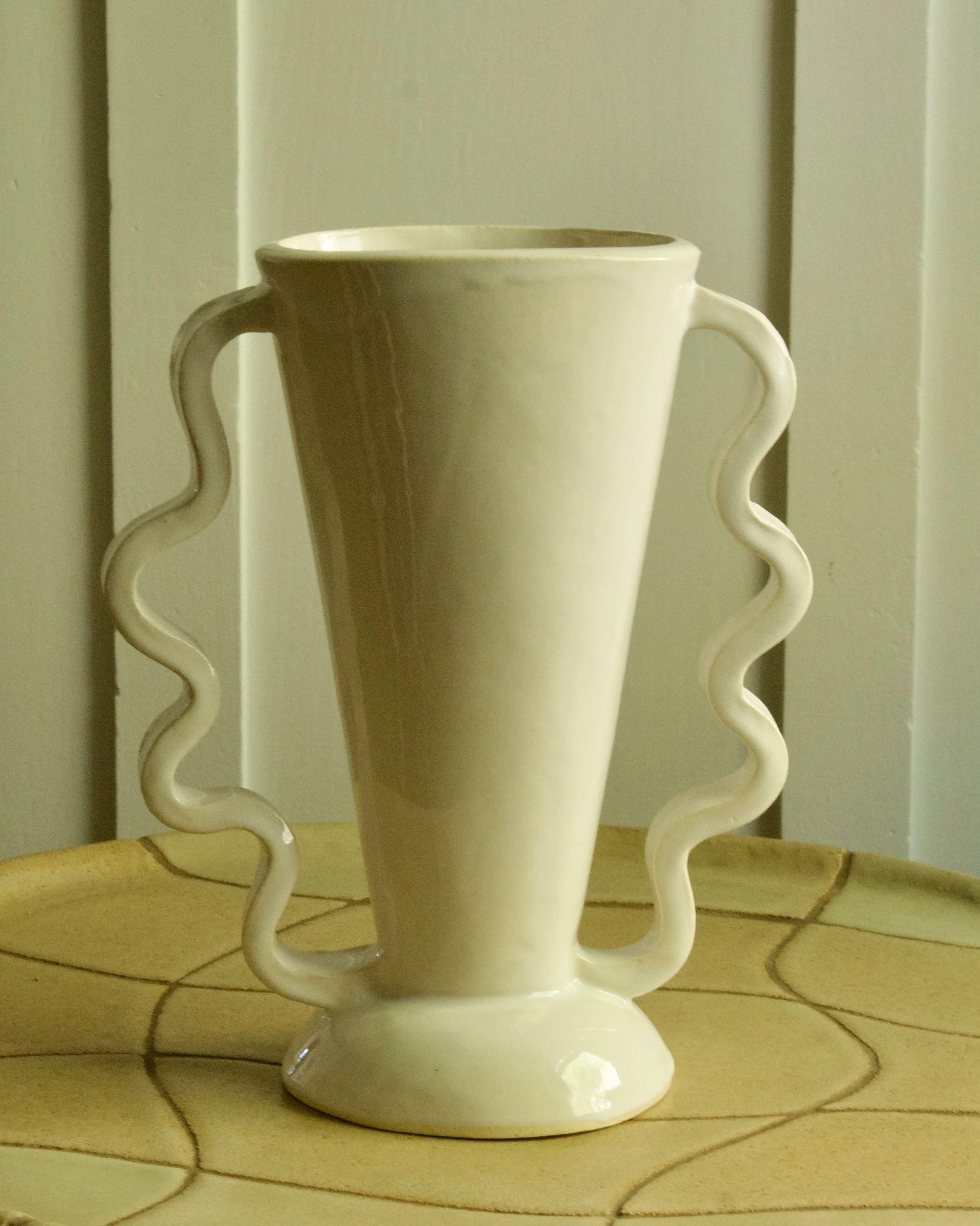 Dandelion White Stretch Vase