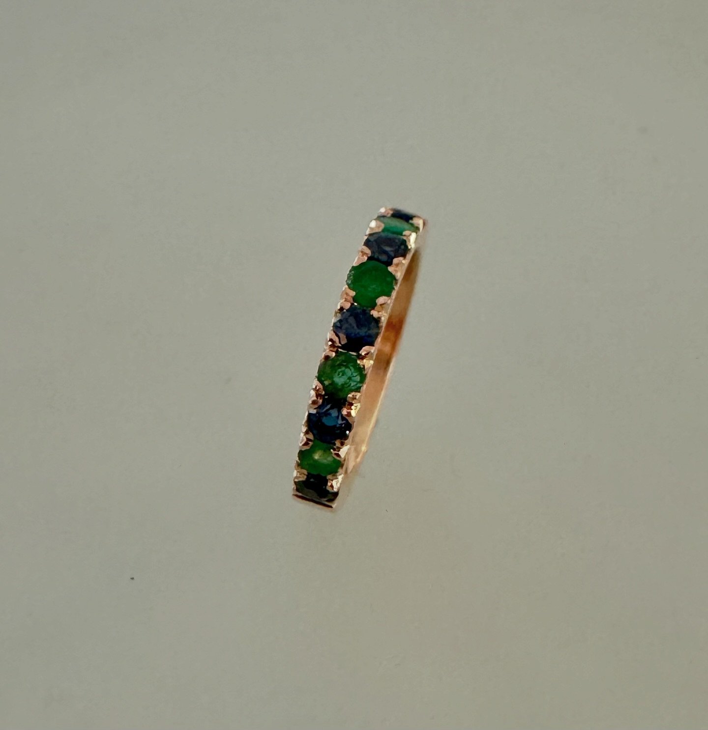 Es ist und bleibt ein Klassiker.
Smaragd trifft auf blauen Saphir.

#smaragd 
#smaragdgr&uuml;n 
#saphir 
#saphirblau