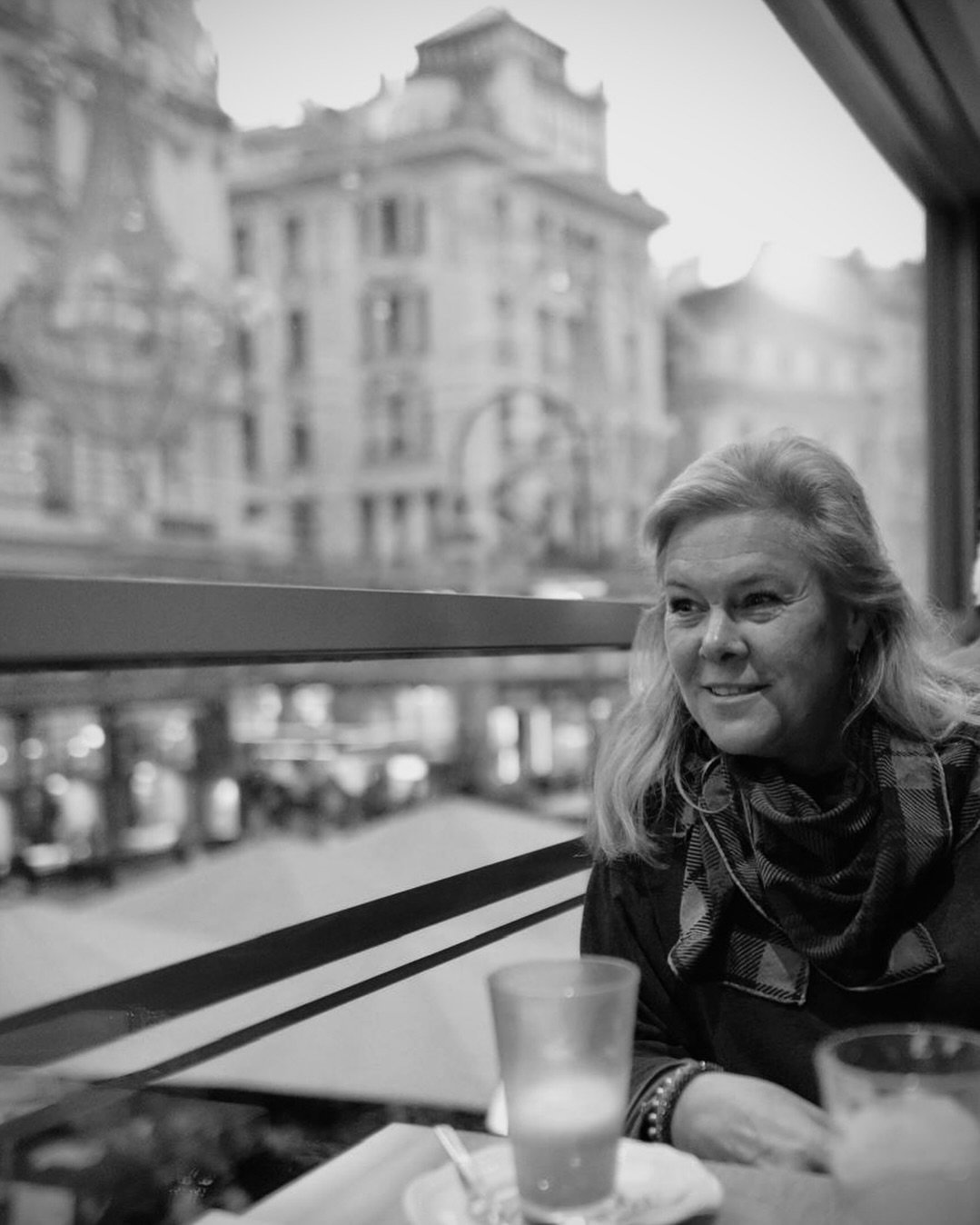 Sich sortieren und vorbereiten auf die Arbeit in der Vorweihnachtszeit, w&auml;hrend so jeder f&uuml;r sich  im Get&uuml;mmel und der Hektik der anstehenden Zeit seinen eigenen Weg zu seinen  besinnlichen Festtagen findet.

#freundschaft 
#gemeinsame