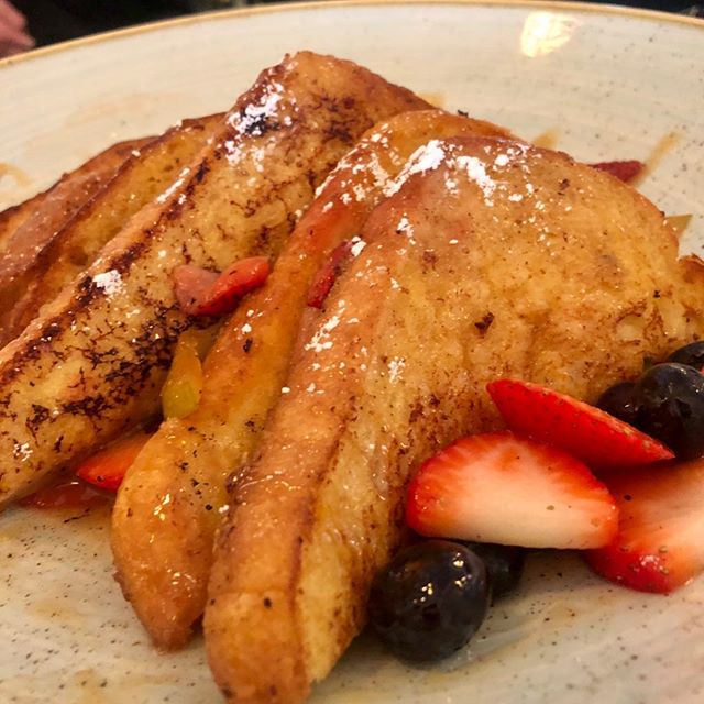 Fresh Fruit French toast with a brown butter sauce. Siros serves Brunch every Saturday and Sunday from 11:00-3:00 call for reservations 1-617-472-4500.
#quincyma #marinabayquincy #marinabayquincyma #bostonfoodies #bostonfood #bostonmagazine #bostonfo