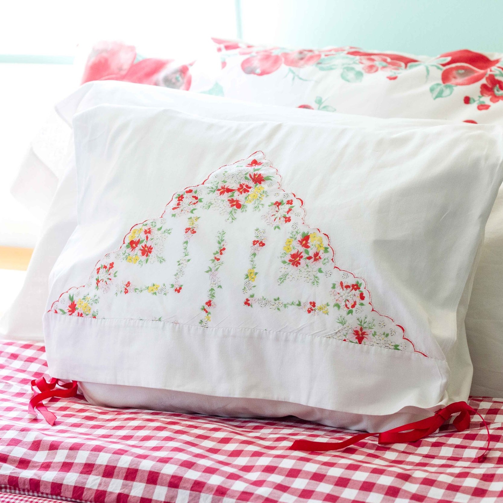 Accent pillow with bow closures