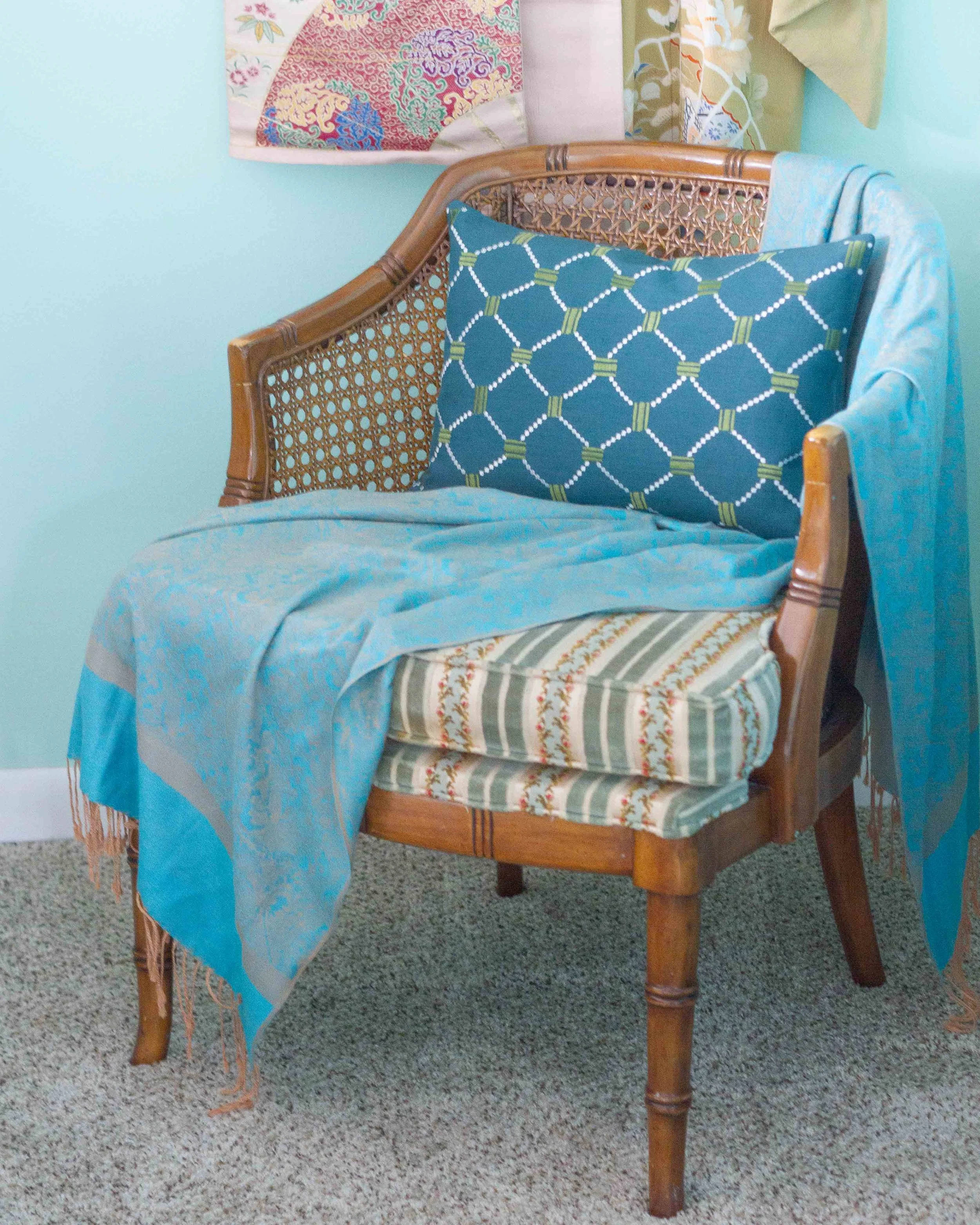 I found this chair with faux cane legs on the FB Marketplace — a last-minute addition to the room.