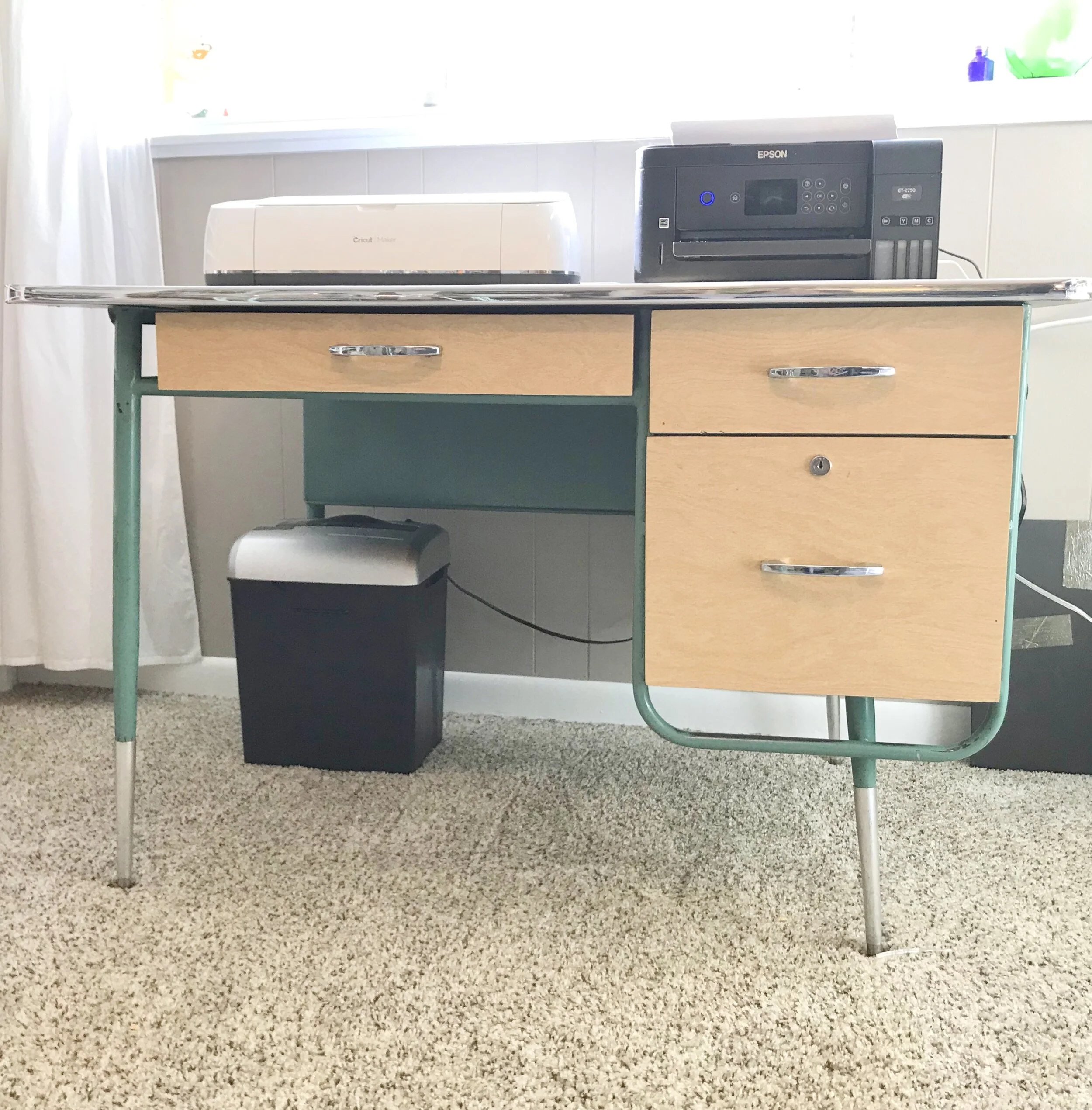 How to Repair a Tank Desk