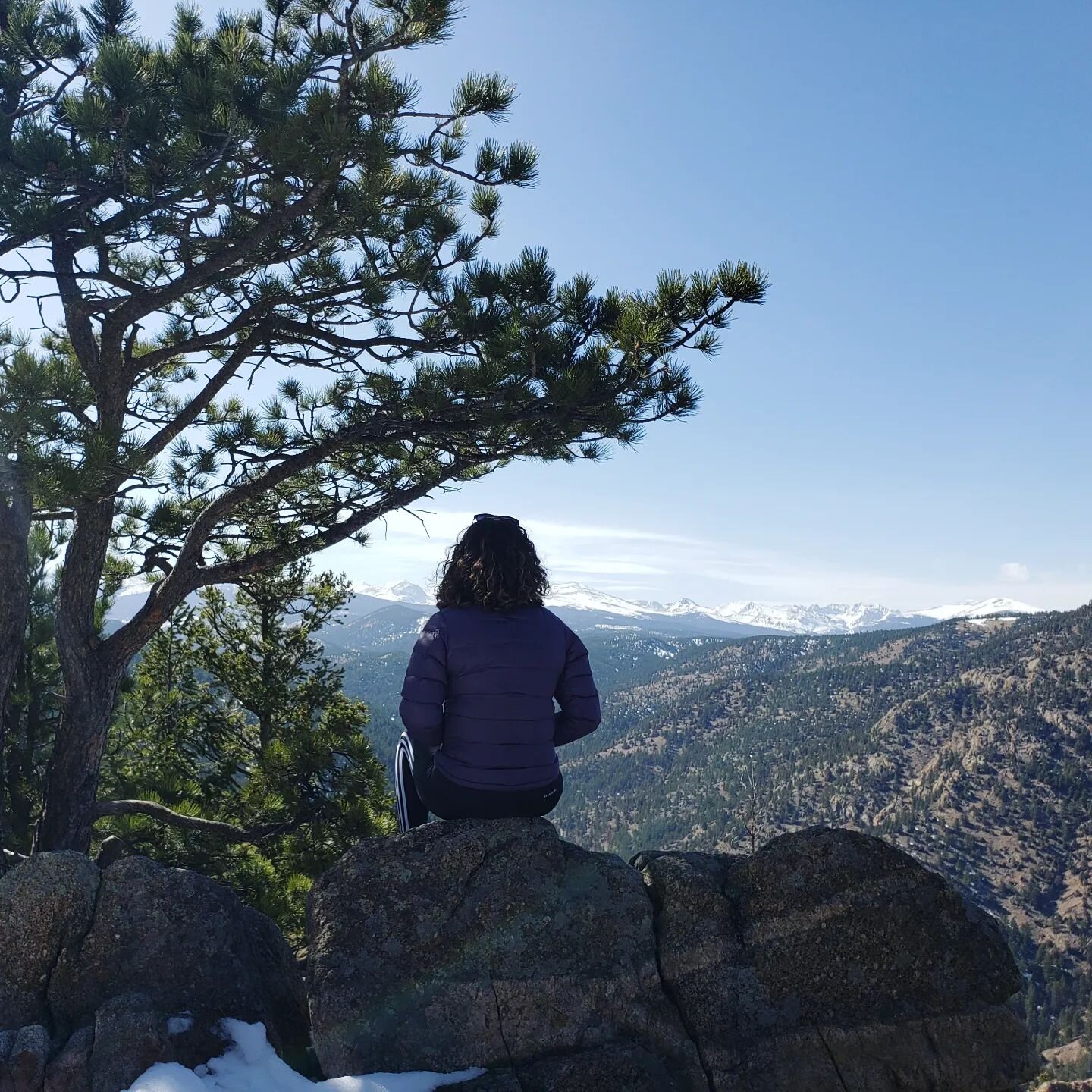 Hello friends! I made it to Colorado!!

The last few weeks have been SO. BUSY. 

I moved to Colorado with 2 suitcases and my snowboard and since then was briefly evacuated from my place due to the Boulder NCAR wildfire and have been trying to get my 