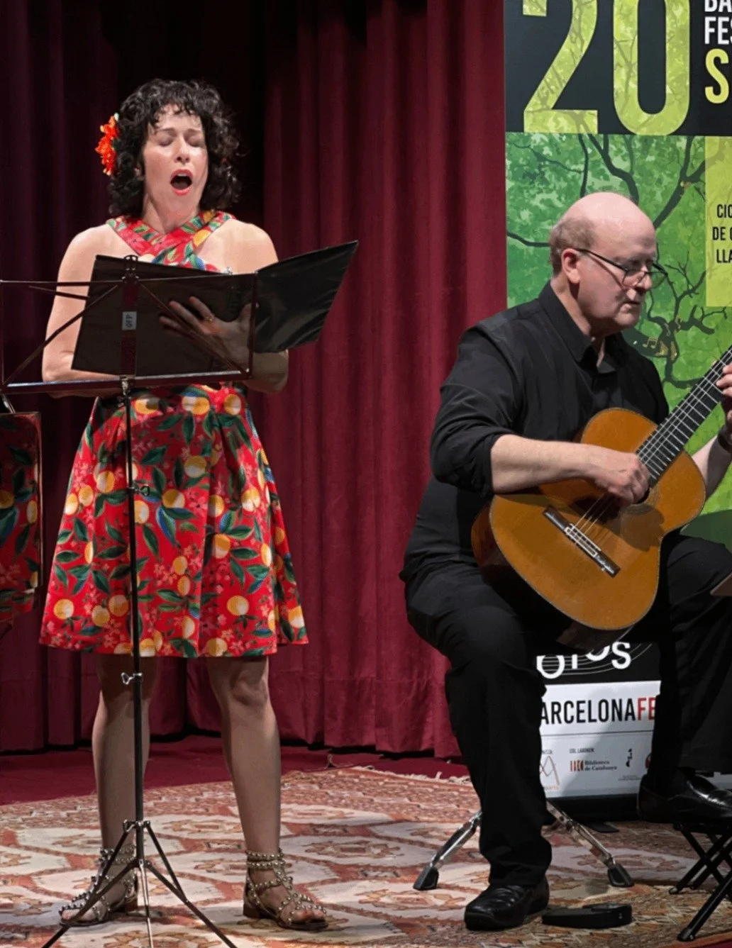 There is a profound magic in the intimate dialogue between voice and guitar.

This partnership reveals the soulful heart of Iberian and Latin American art song. It is more than a performance: it is a scholarly exploration of texture and text.

In thi